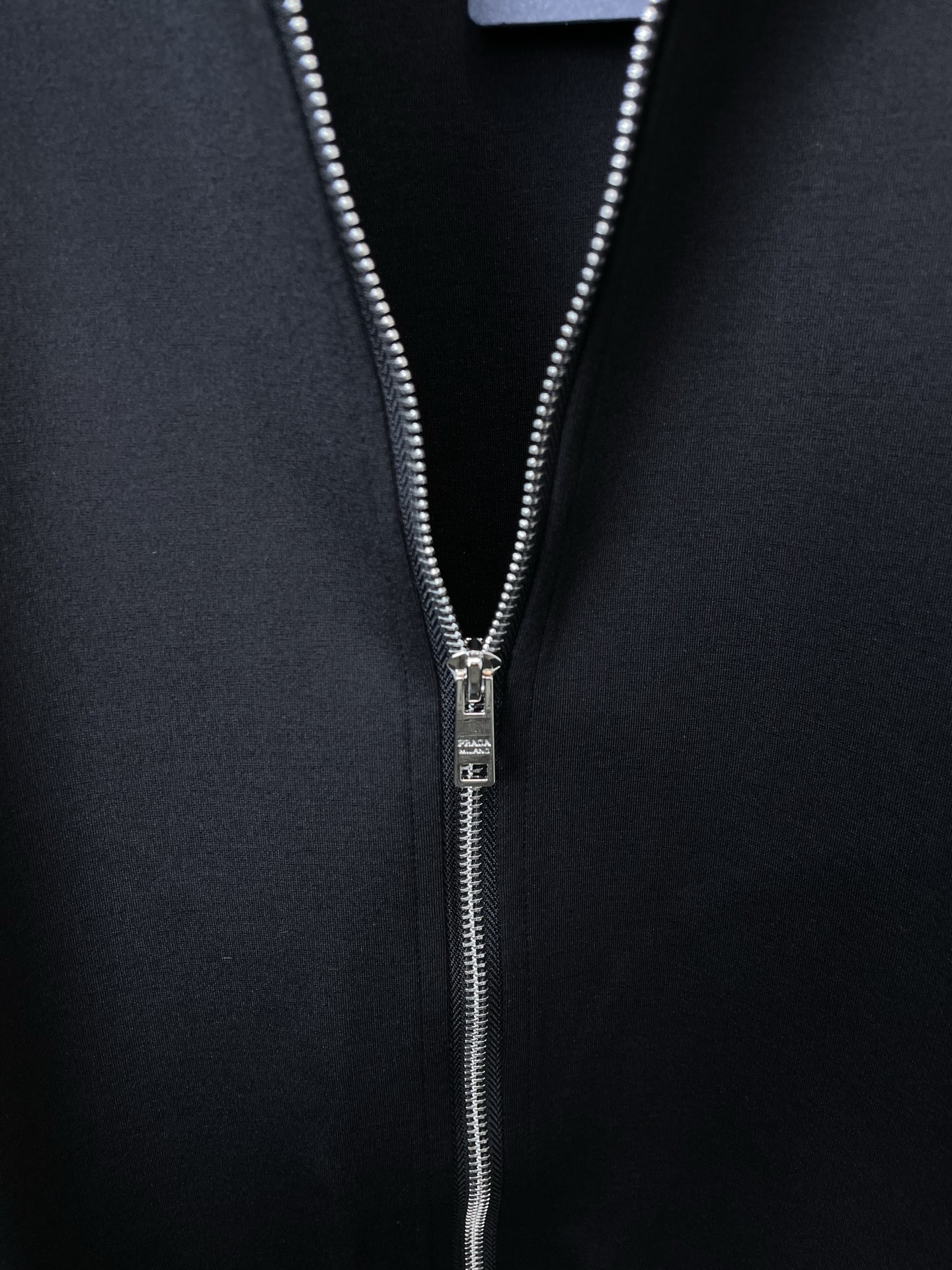 /套。Prada普拉达💥砸锅卖铁都要上的新款新款专柜同款休闲套装，高级感满满！细节精致高档，做工无可挑剔