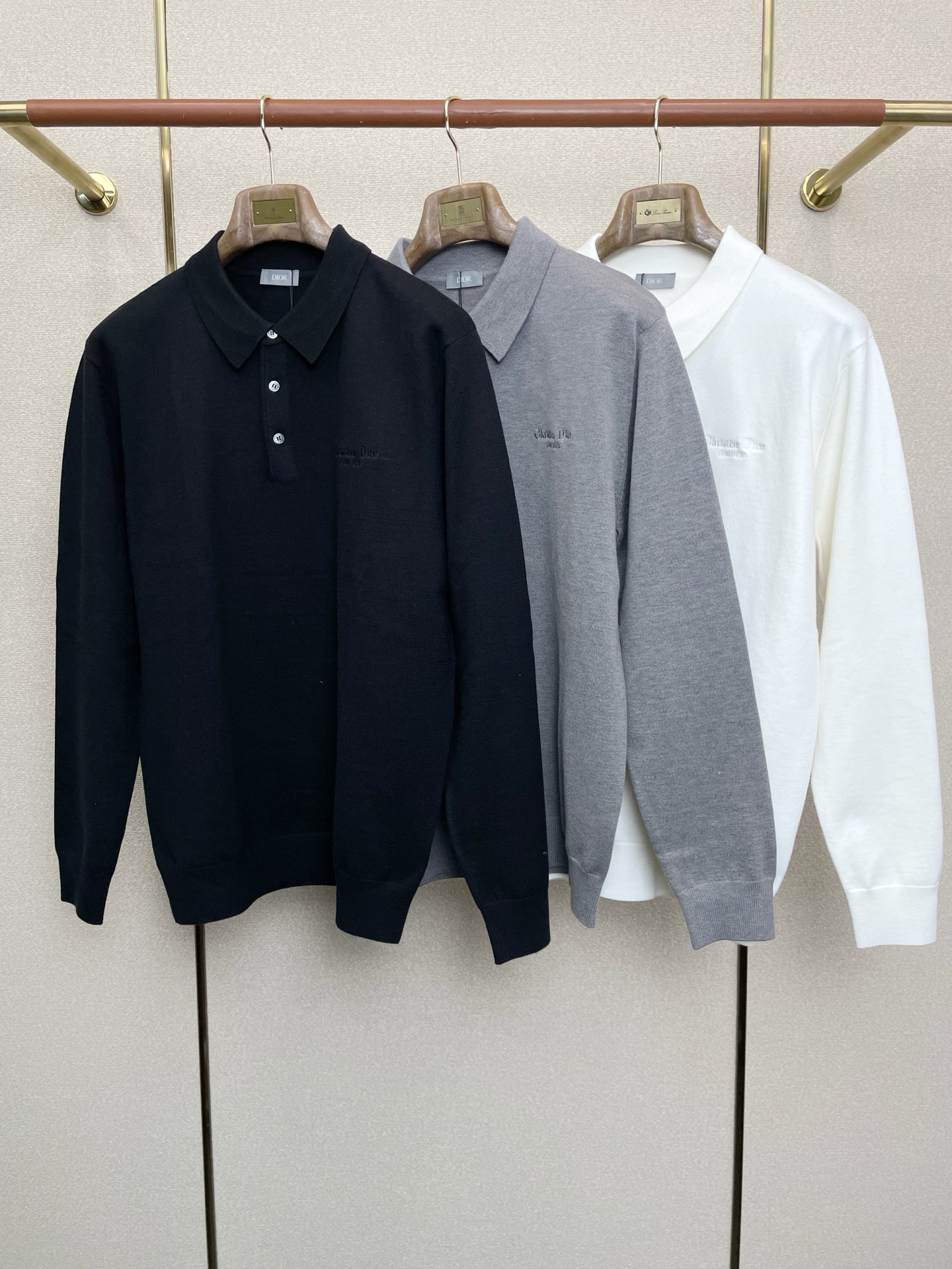 NO:661323,.Dior Dior exclusively supplies new autumn and winter original men's casual sweaters. High-end customization. High version. Fashionable and versatile original imported fabrics. Logo pattern design. Super soft and delicate feel. Skin-friendly and comfortable to wear. High-end boutique. The upper body is exquisitely made by the factory. Men's must-have items. Three complete standards. Sizes M-3XL, dior, dior, sweaters,  19860909.Dior迪奥独家专供秋冬新款原单男士休闲毛衣 高端定制 高版本 时尚百搭爆款原版进口面料 logo图案设计 手感超柔软细腻 穿着亲肤舒适 高端精品 代工厂精细做上身非常赞 男士必备单品 三标齐全 尺码M-3XL,,dior,dior,sweaters, ,Men's clothing