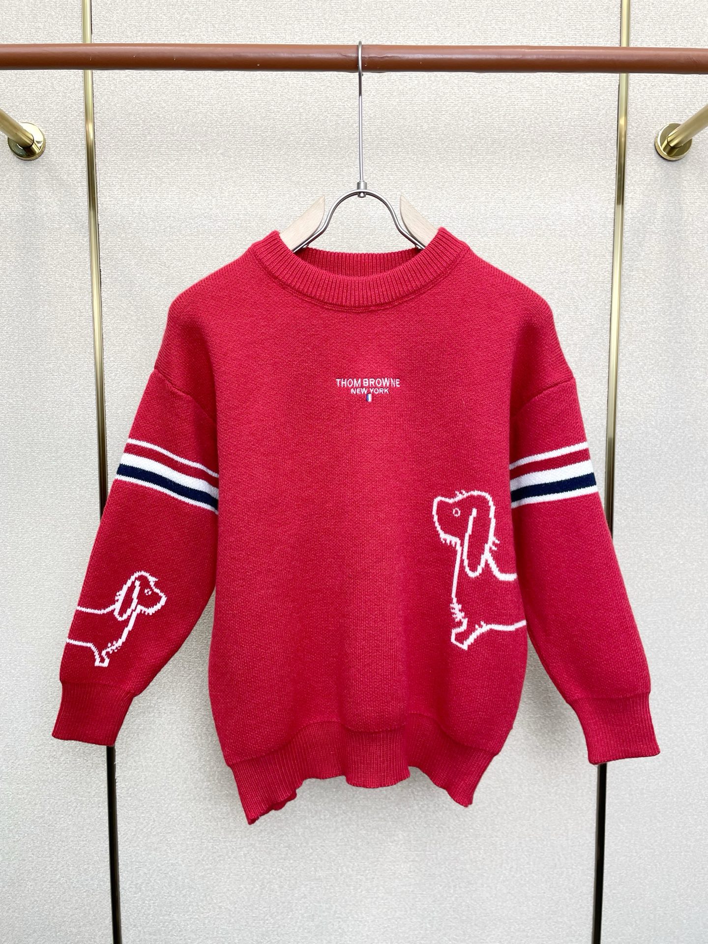 NO:661369,.Thom Browne exclusively supplies new original men's casual sweaters, same style for men and women, high-end customization, high-end version, fashionable and versatile imported fabrics, super soft and delicate feel, skin-friendly and comfortable to wear, high-end boutique, factory finely made upper body is very good, men's must-have item, three standards complete, size M-4XL,,thom browne,sweaters, 19860909.Thom Browne汤姆布朗独家专供新款原单男士休闲毛衣 男女同款 高端定制 高端版本 时尚百搭爆款进口面料 手感超柔软细腻 穿着亲肤舒适 高端精品 代工厂精细做上身非常赞 男士必备单品 三标齐全 码数M-4XL,,thom browne,sweaters, ,Men's clothing