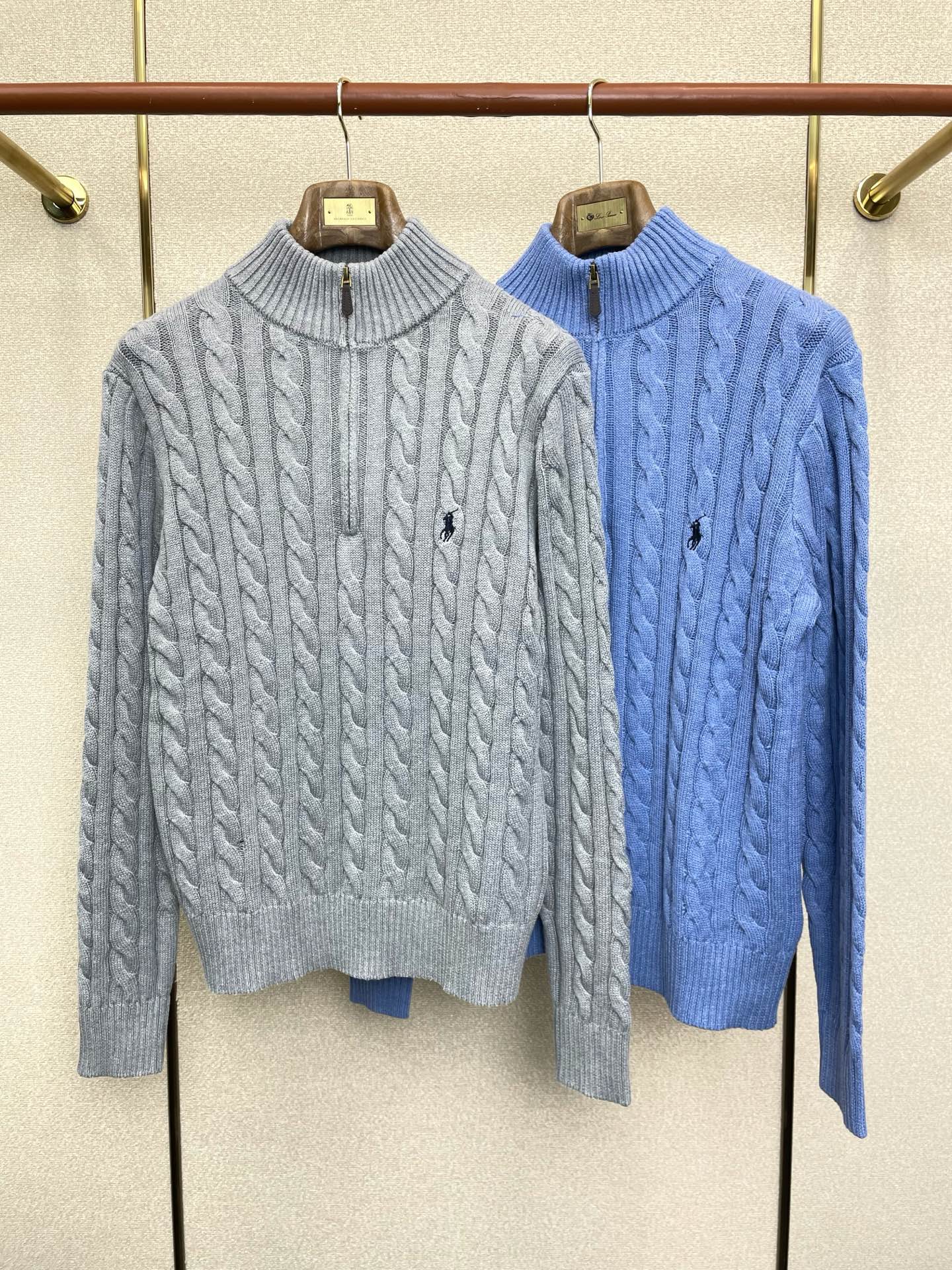 NO:661338,.Ralph Lauren exclusively sells the latest half-zip sweaters with classic designs and eye-catching designs. The quality is impeccable and quality control allows you to buy it directly. It is a high-end product that cannot be faulted! You can feel its powerful aura through the detailed pictures. The imported fabric has a remarkable heat-containing effect, so you don’t have to worry about getting a little chilly! Both fashionable and functional, the whole style looks more luxurious! Size S-XL,,loro piana,sweaters, 19860909.Ralph Lauren拉夫劳伦独家专供最新半拉链毛衣 经典设计与颜值爆棚的设计 品质更是无法挑剔品控可以直接入手,不容过错的高端臻品！通过细节图片便可感受到它强悍的气场,进口面料 聚温保暖效果显著,完全不用担心会有一点寒意！时尚与功能性兼备,整款显得更加的奢华大气！ 尺码S-XL,,loro piana,sweaters, ,Men's clothing