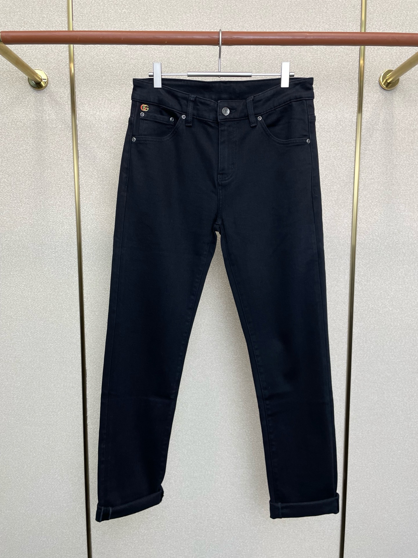 NO:661298,.Gucci exclusively supplies high-end versions of new casual jeans. Customized velvet fabrics at the counter. Highly breathable and comfortable, with impeccable details. The brand element design concept embodies high quality. It feels delicate and soft!  It presents a casual cut and the upper body shape is awesome!  Code number 29-36 (no 35),,gucci,gucci,jeans, 19860909.Gucci古驰独家专供新款休闲牛仔裤高端版本 专柜定制加绒面料 透气舒适度高,细节无可挑剔,品牌元素设计理念,体现高品质.手感细腻柔软！呈现休闲裁剪,上身版型超赞！码数29-36（无35）,,gucci,gucci,jeans, ,Men's clothing