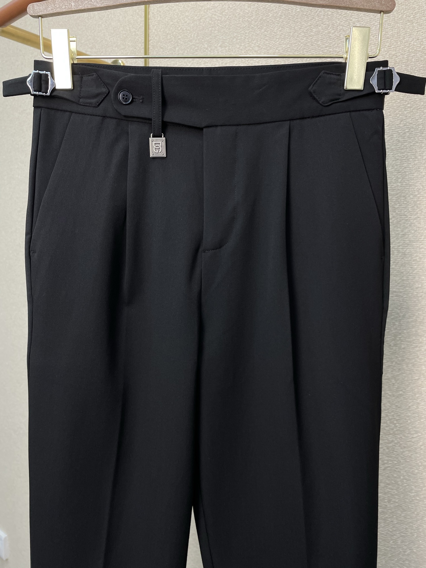 支持跨年售后！。Dolce&Gabbana杜嘉班纳💥独家专供新款休闲西裤 高端版本！专柜定制面料 透气舒