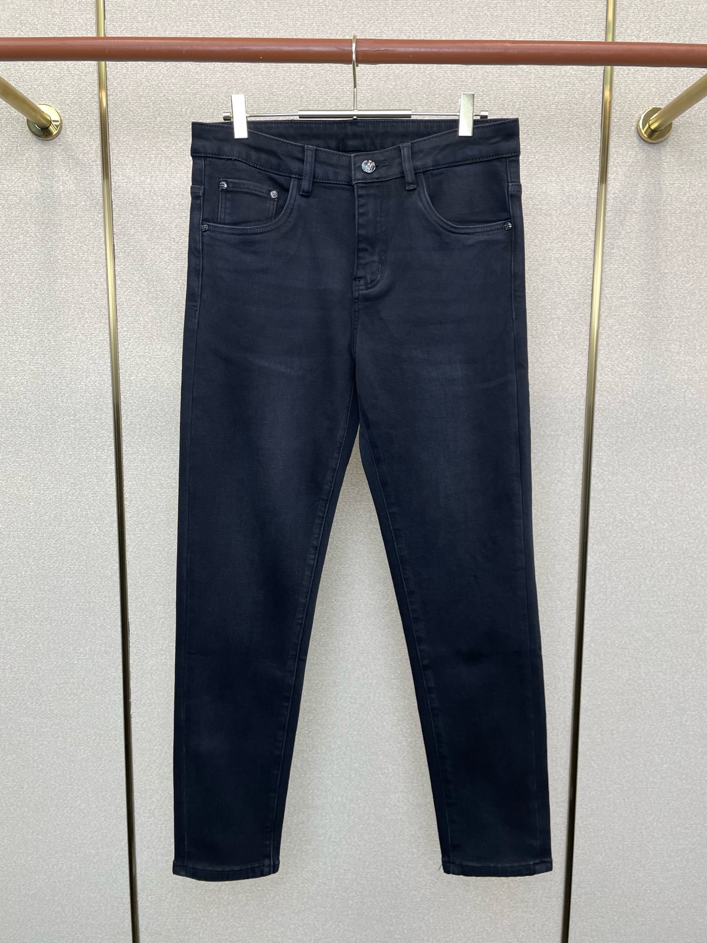 NO:712232,Support New Year’s Eve after-sales service!  .Louis Vuitton exclusive high-end version of new casual jeans!  Custom-made fabrics at the counter are highly breathable and comfortable, with impeccable details and brand element design concepts, reflecting high quality. It feels delicate and soft!  It presents a casual cut and the upper body shape is awesome!  Code number 29-36,,louis vuitton,louis vuitton,jeans,19860909支持跨年售后！.Louis Vuitton路易威登独家专供新款休闲牛仔裤高端版本！专柜定制面料 透气舒适度高,细节无可挑剔,品牌元素设计理念,体现高品质.手感细腻柔软！呈现休闲裁剪,上身版型超赞！码数29-36,,louis vuitton,louis vuitton,jeans,,Men's clothing