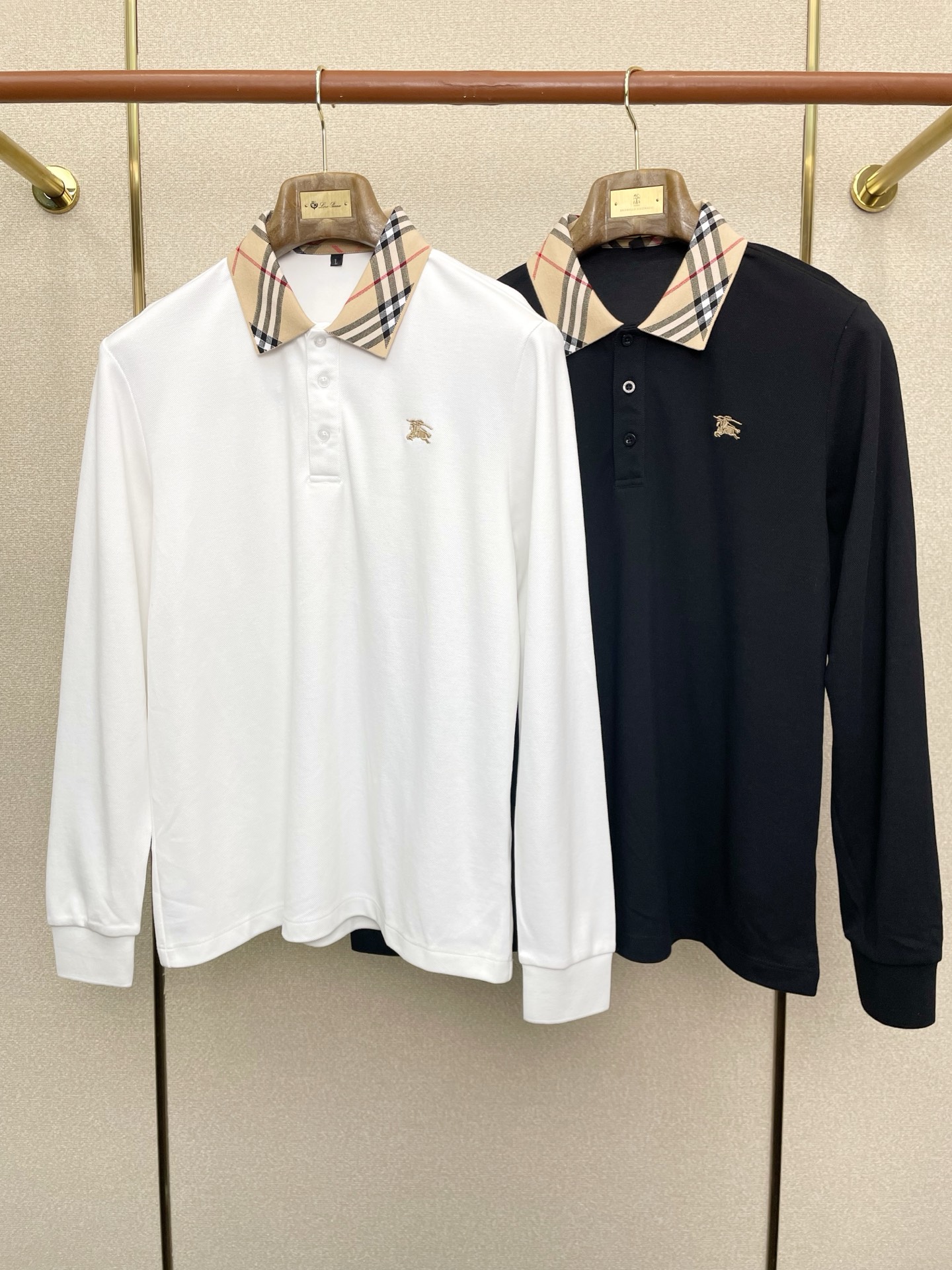 NO:684901,.Burberry's new and popular men's casual shirts are high-end custom-made, high-end version, fashionable and versatile imported fabrics, super soft and delicate to the touch, skin-friendly and comfortable to wear, high-end boutique, the upper body is exquisitely made by the OEM, a must-have item for men, complete with three standards, size M-4XL,, burberry, burberry, shirts,19860909.Burberry巴宝莉砸锅卖铁都要上的新款新款原单男士休闲衬衫 高端定制 高端版本 时尚百搭爆款进口面料 手感超柔软细腻 穿着亲肤舒适 高端精品 代工厂精细做上身非常赞 男士必备单品 三标齐全 码数M-4XL,,burberry,burberry,shirts,,Men's clothing