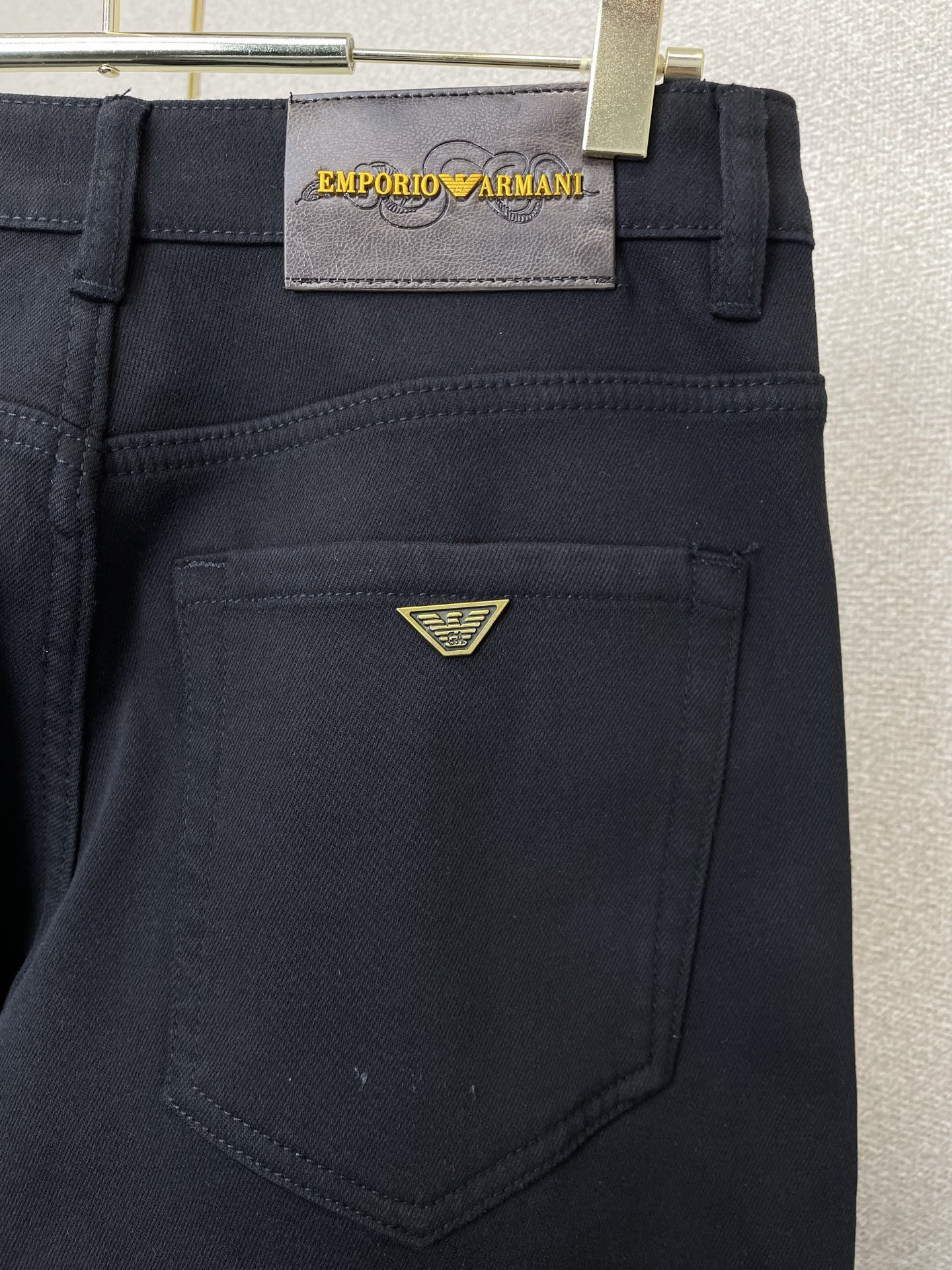 。ARMANI阿玛尼💥独家专供新款休闲牛仔裤👖高端版本！专柜定制加绒面料 透气舒适度高，细节无可挑剔，品