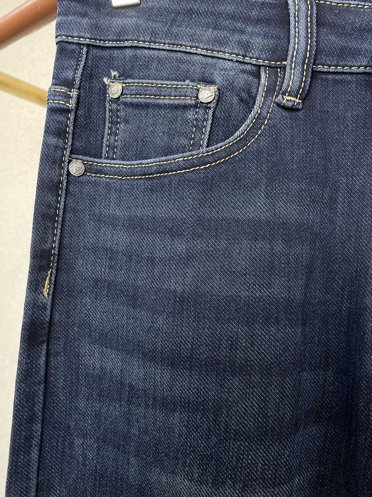 。ARMANI阿玛尼💥独家专供新款休闲牛仔裤👖商务直筒裤 高端版本！专柜定制面料 透气舒适度高，细节无可