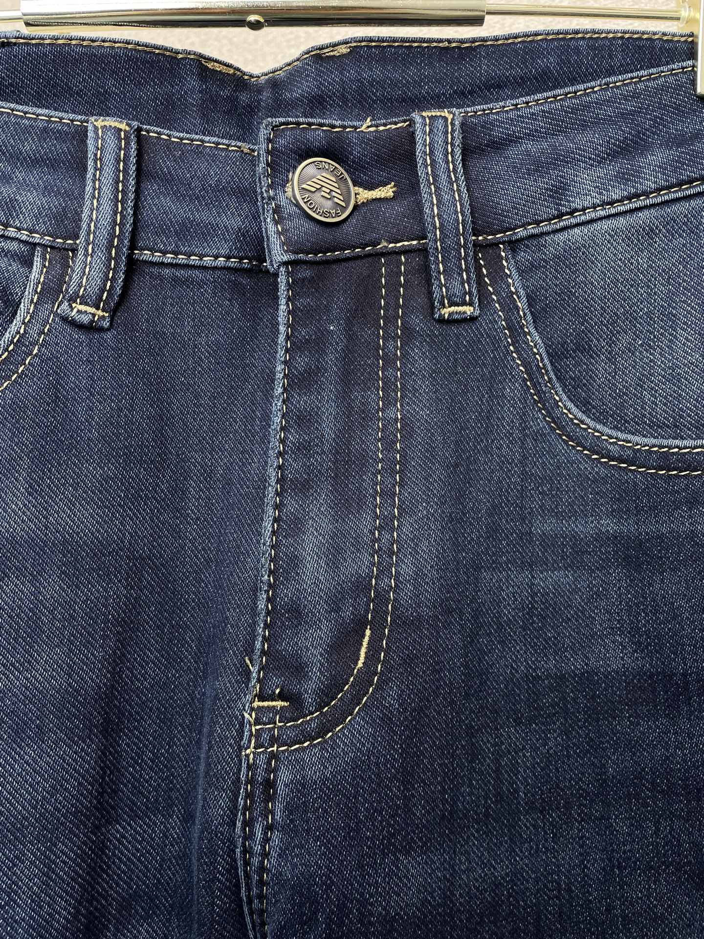 。ARMANI阿玛尼💥独家专供新款休闲牛仔裤👖商务直筒裤 高端版本！专柜定制面料 透气舒适度高，细节无可