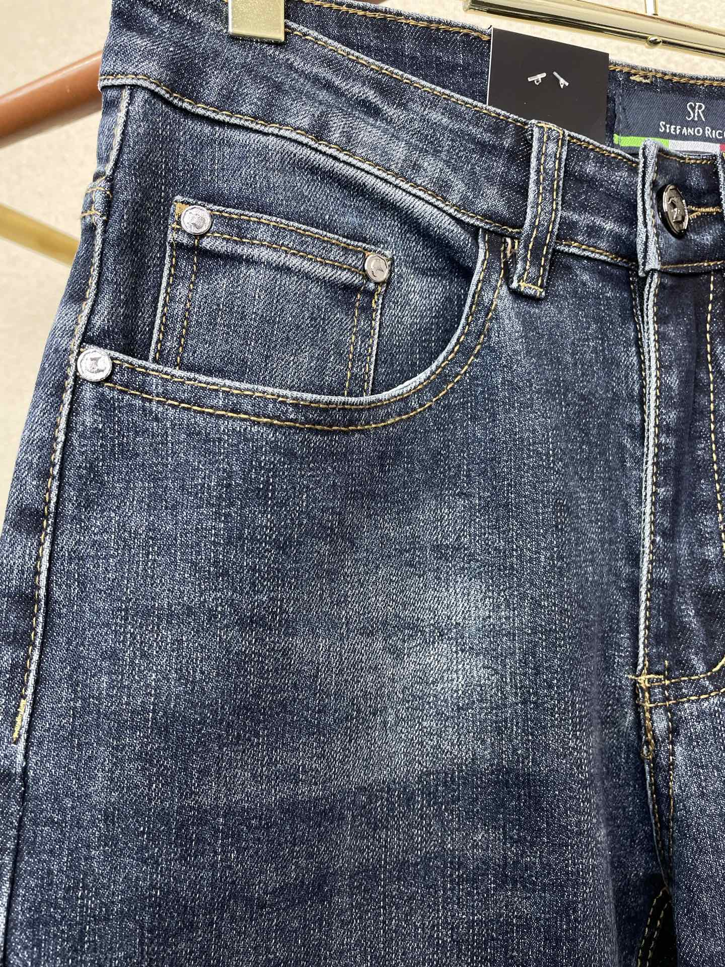 。 Stefano Ricci史蒂芬💥独家专供新款休闲牛仔裤👖高端版本！专柜定制面料 透气舒适度高，细节