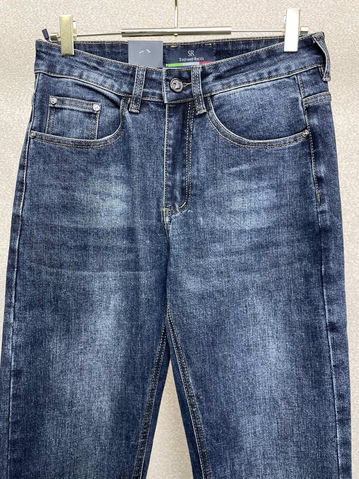 。 Stefano Ricci史蒂芬💥独家专供新款休闲牛仔裤👖高端版本！专柜定制面料 透气舒适度高，细节