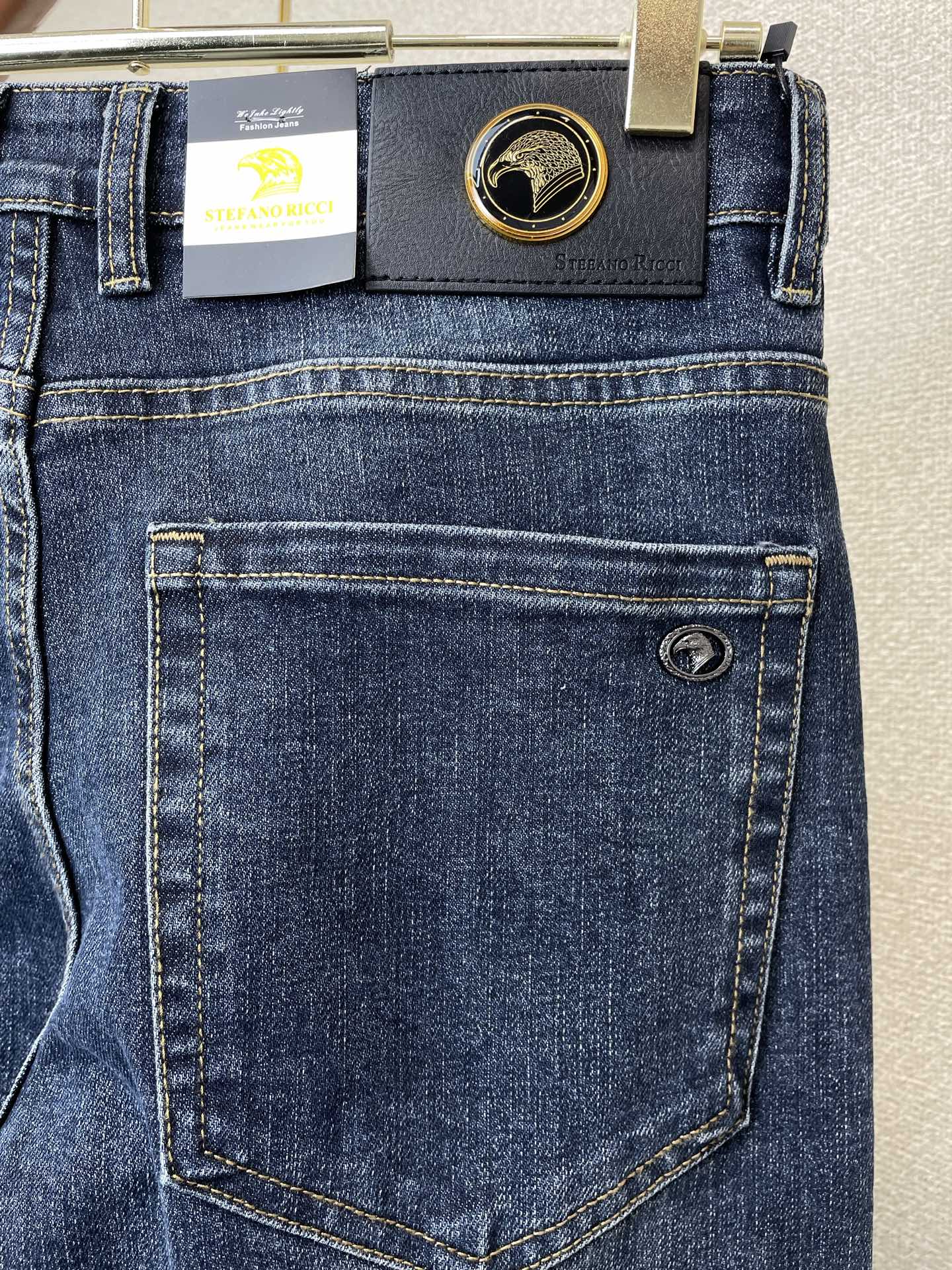 。 Stefano Ricci史蒂芬💥独家专供新款休闲牛仔裤👖高端版本！专柜定制面料 透气舒适度高，细节