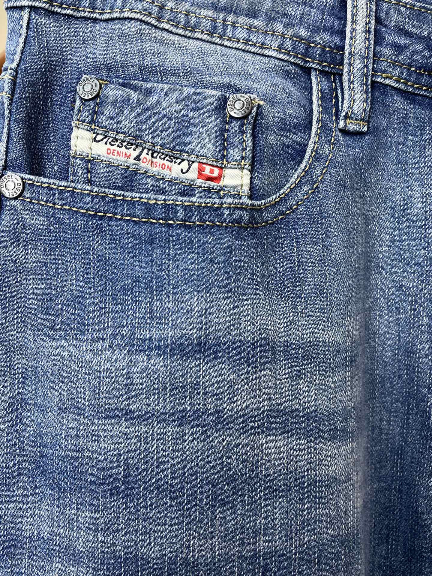 。 DIESEL迪赛💥独家专供新款休闲牛仔裤👖高端版本！专柜定制面料 透气舒适度高，细节无可挑剔，品牌元