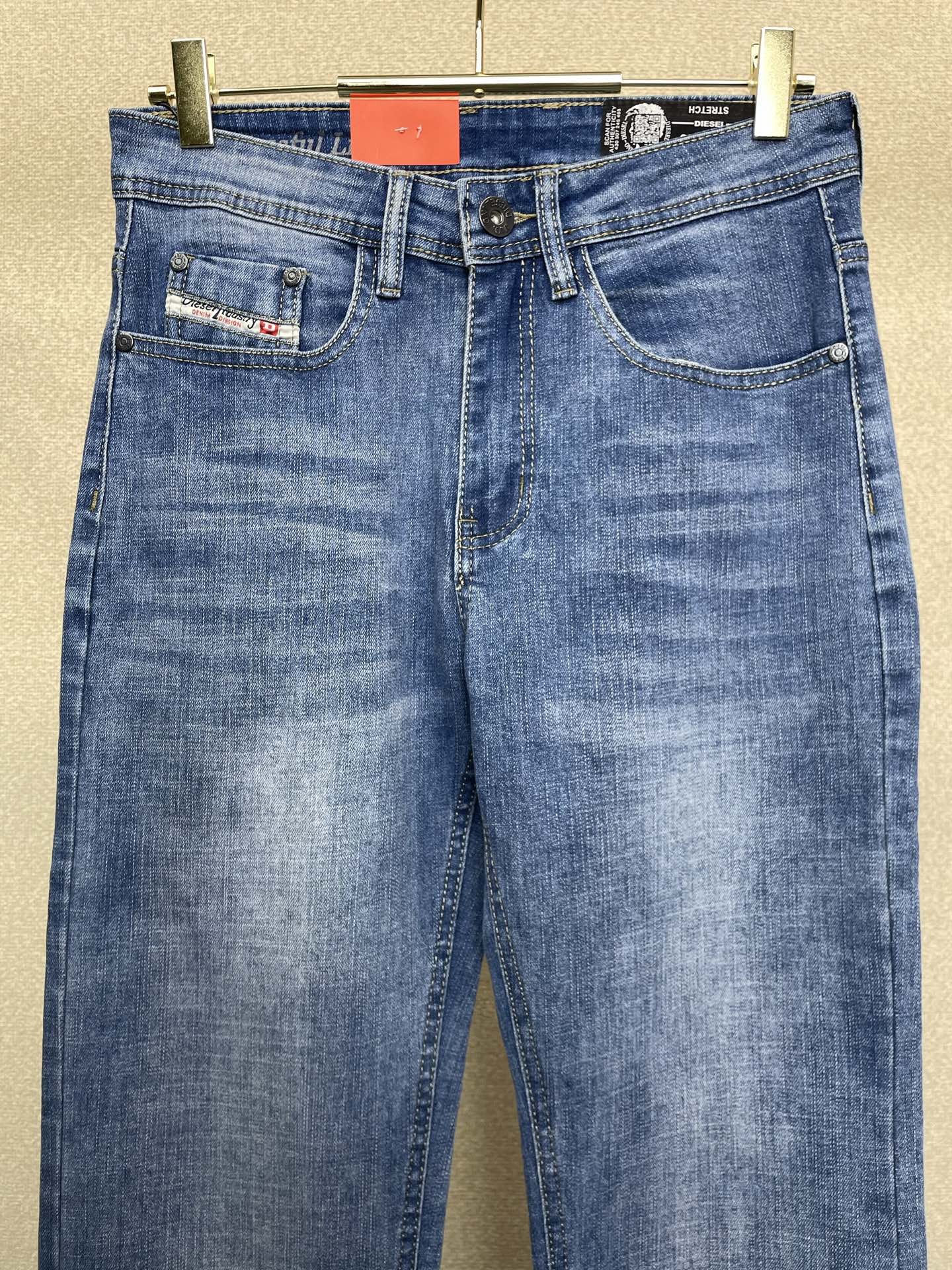 。 DIESEL迪赛💥独家专供新款休闲牛仔裤👖高端版本！专柜定制面料 透气舒适度高，细节无可挑剔，品牌元