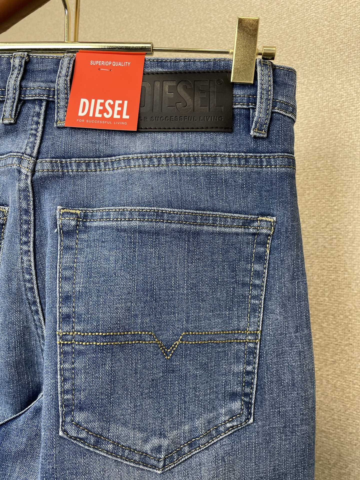。 DIESEL迪赛💥独家专供新款休闲牛仔裤👖高端版本！专柜定制面料 透气舒适度高，细节无可挑剔，品牌元