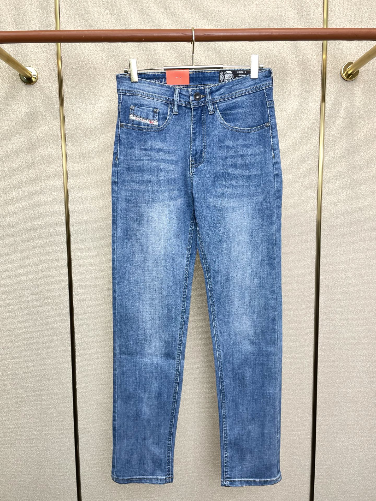 。 DIESEL迪赛💥独家专供新款休闲牛仔裤👖高端版本！专柜定制面料 透气舒适度高，细节无可挑剔，品牌元