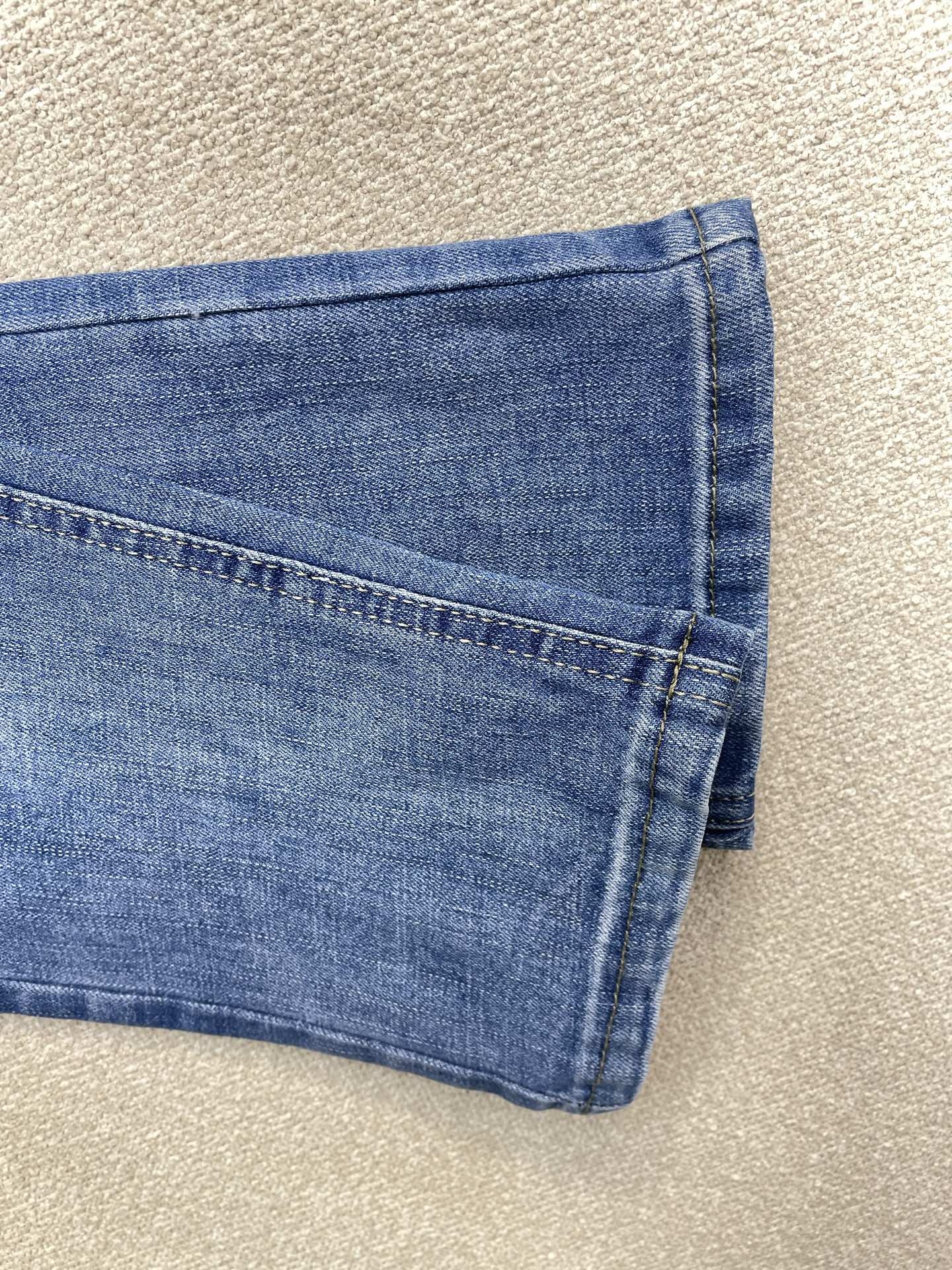 。 DIESEL迪赛💥独家专供新款休闲牛仔裤👖高端版本！专柜定制面料 透气舒适度高，细节无可挑剔，品牌元