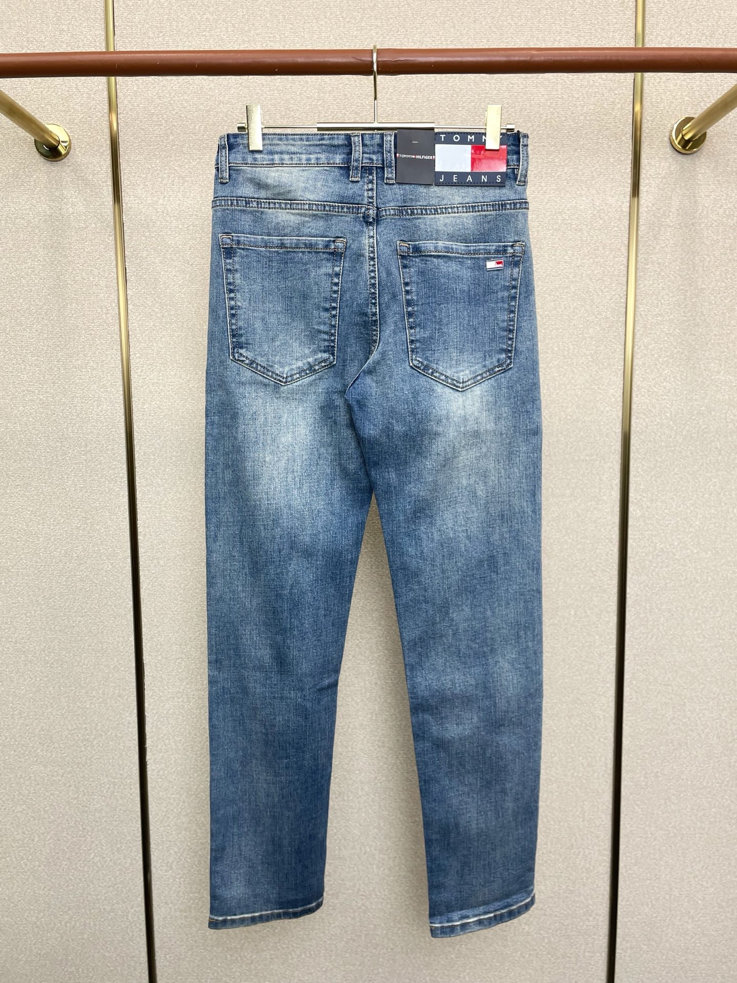 。 TOMMY汤米💥独家专供新款休闲牛仔裤👖高端版本！专柜定制面料 透气舒适度高，细节无可挑剔，品牌元素