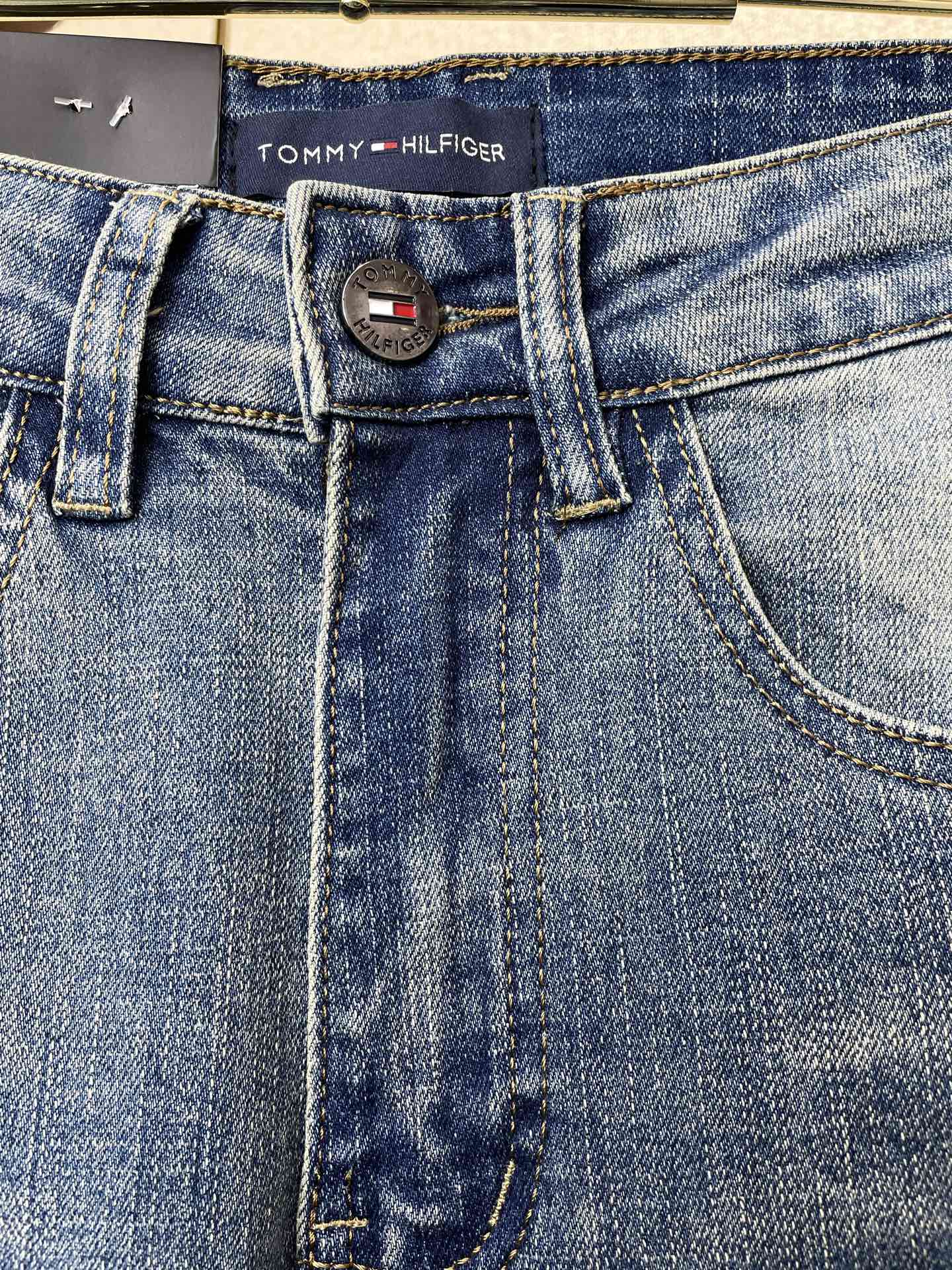 。 TOMMY汤米💥独家专供新款休闲牛仔裤👖高端版本！专柜定制面料 透气舒适度高，细节无可挑剔，品牌元素