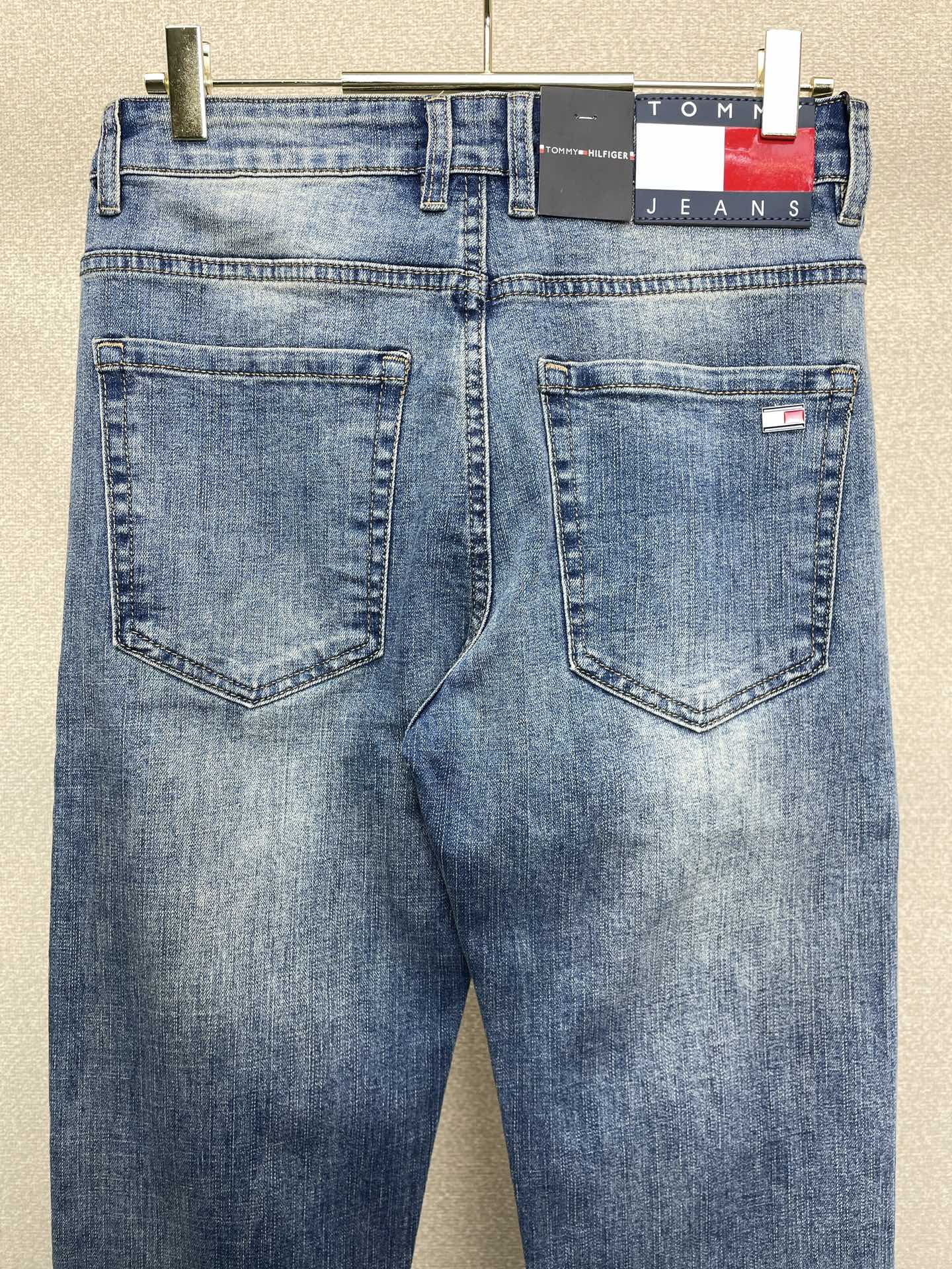 。 TOMMY汤米💥独家专供新款休闲牛仔裤👖高端版本！专柜定制面料 透气舒适度高，细节无可挑剔，品牌元素