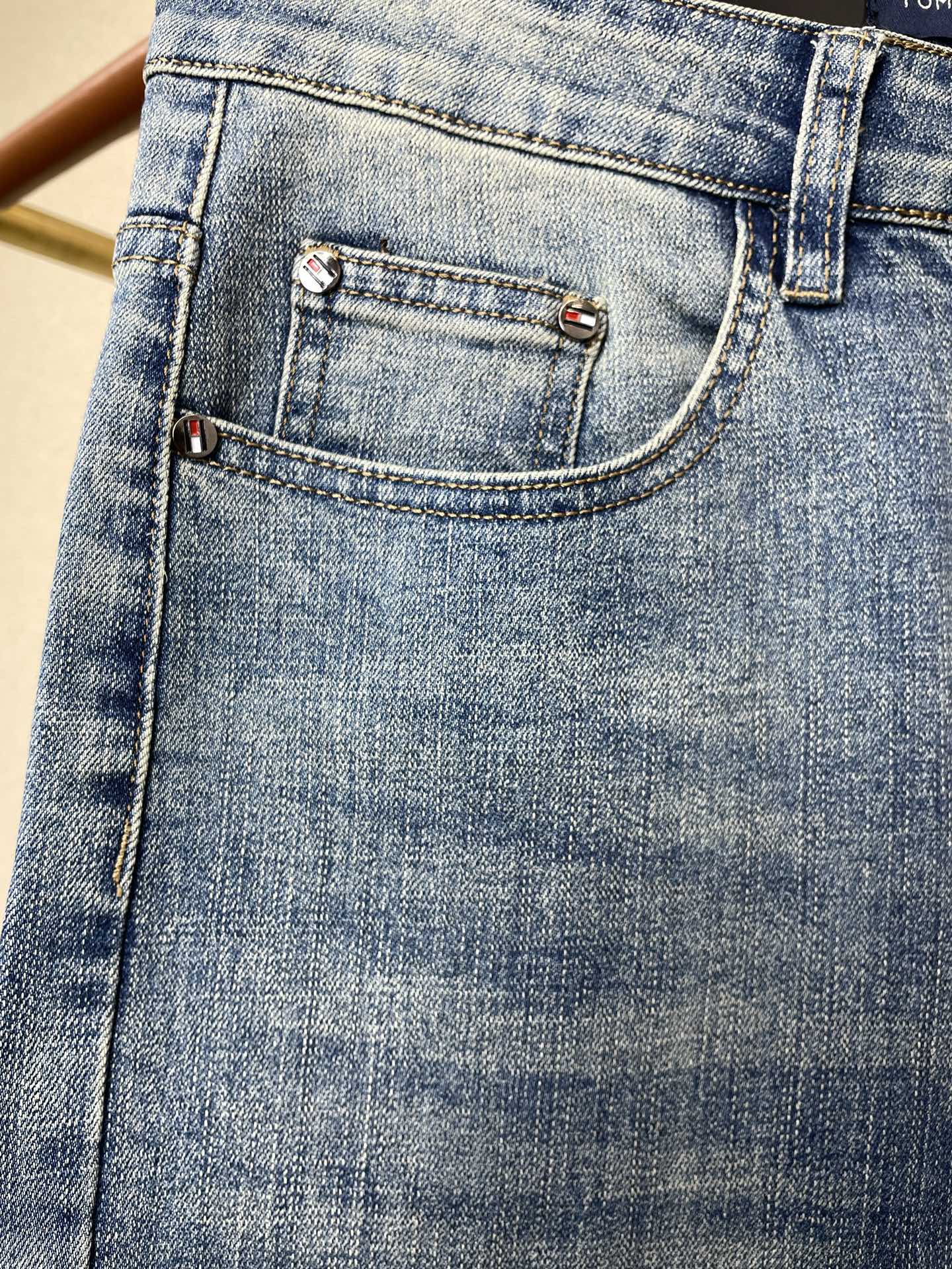 。 TOMMY汤米💥独家专供新款休闲牛仔裤👖高端版本！专柜定制面料 透气舒适度高，细节无可挑剔，品牌元素