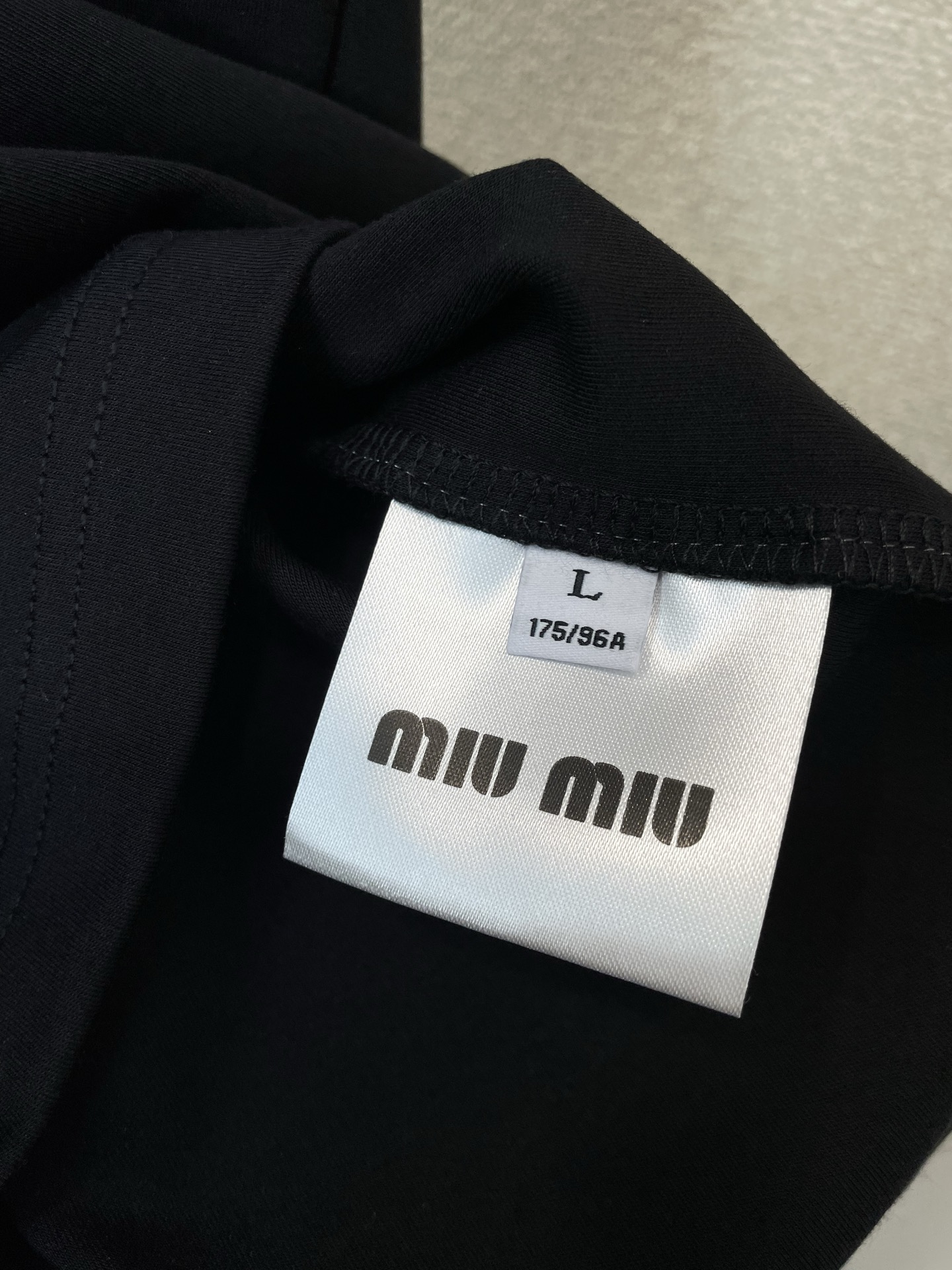 。Miumiu谬谬💥独家专供新款原单男士休闲短袖 高端定制 高端版本 时尚百搭爆款⚠️⚠️✨✨进口面料 