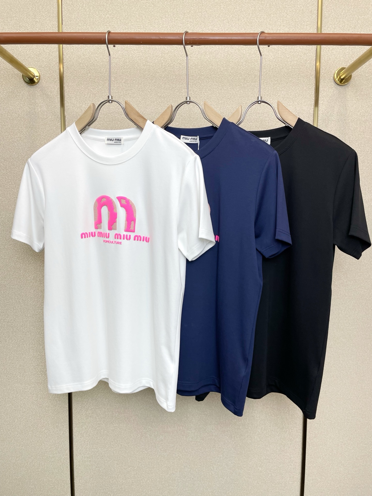 。Miumiu谬谬💥独家专供新款原单男士休闲短袖 高端定制 高端版本 时尚百搭爆款⚠️⚠️✨✨进口面料 