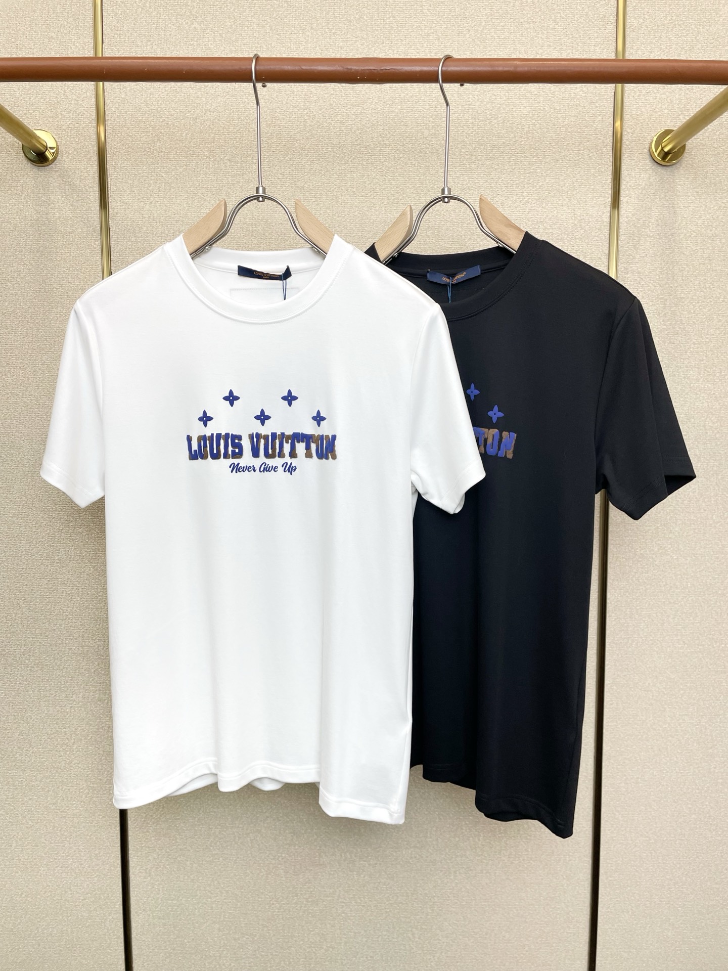 。Louis Vuitton路易威登💥独家专供新款原单男士休闲短袖 高端定制 高端版本 时尚百搭爆款⚠️