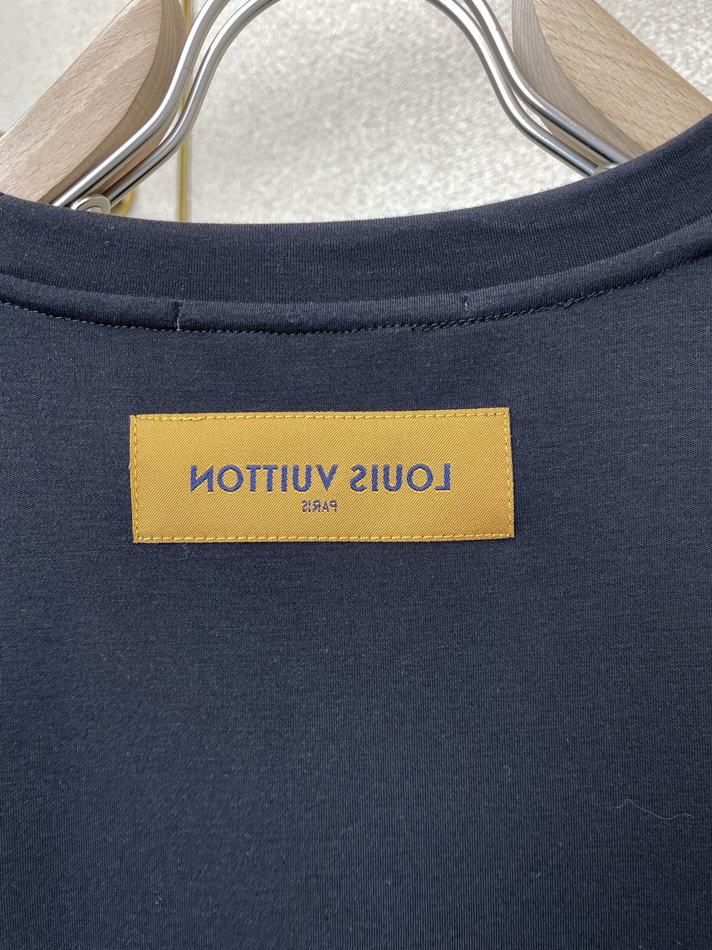 。Louis Vuitton路易威登💥独家专供新款原单男士休闲短袖 高端定制 高端版本 时尚百搭爆款⚠️