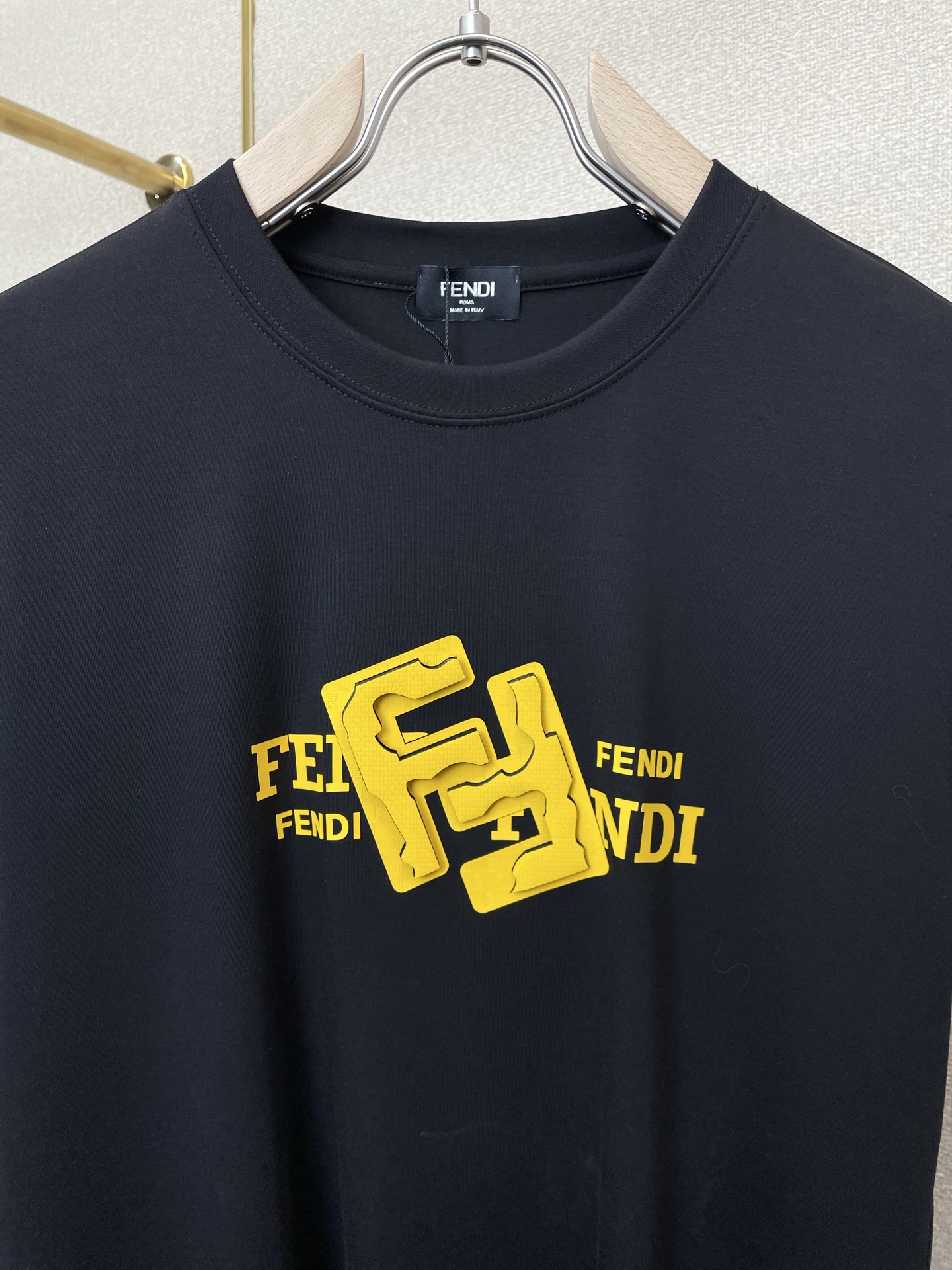 。FENDI芬迪💥独家专供新款原单男士休闲短袖 高端定制 高端版本 时尚百搭爆款⚠️⚠️✨✨进口面料 手