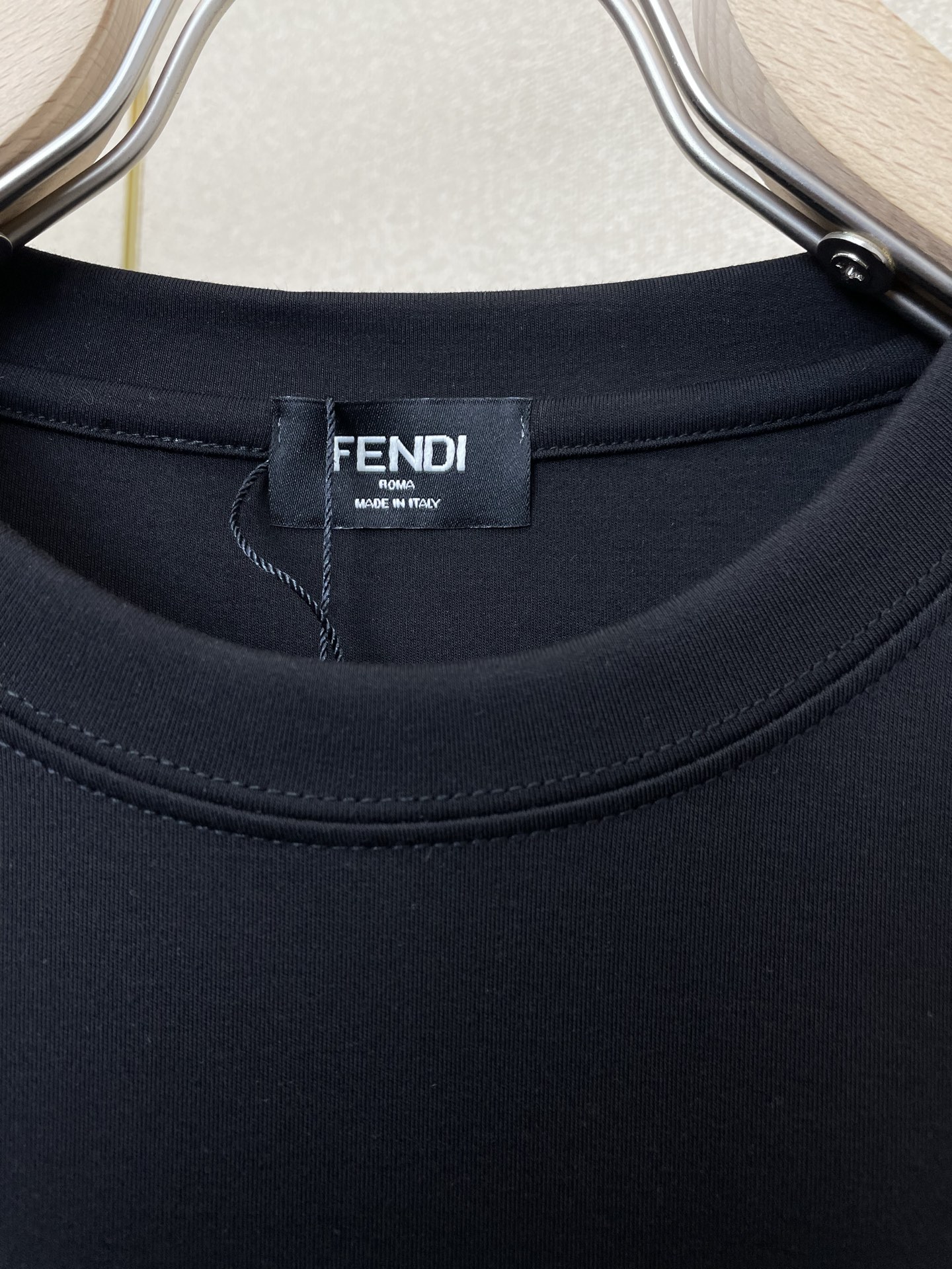 。FENDI芬迪💥独家专供新款原单男士休闲短袖 高端定制 高端版本 时尚百搭爆款⚠️⚠️✨✨进口面料 手