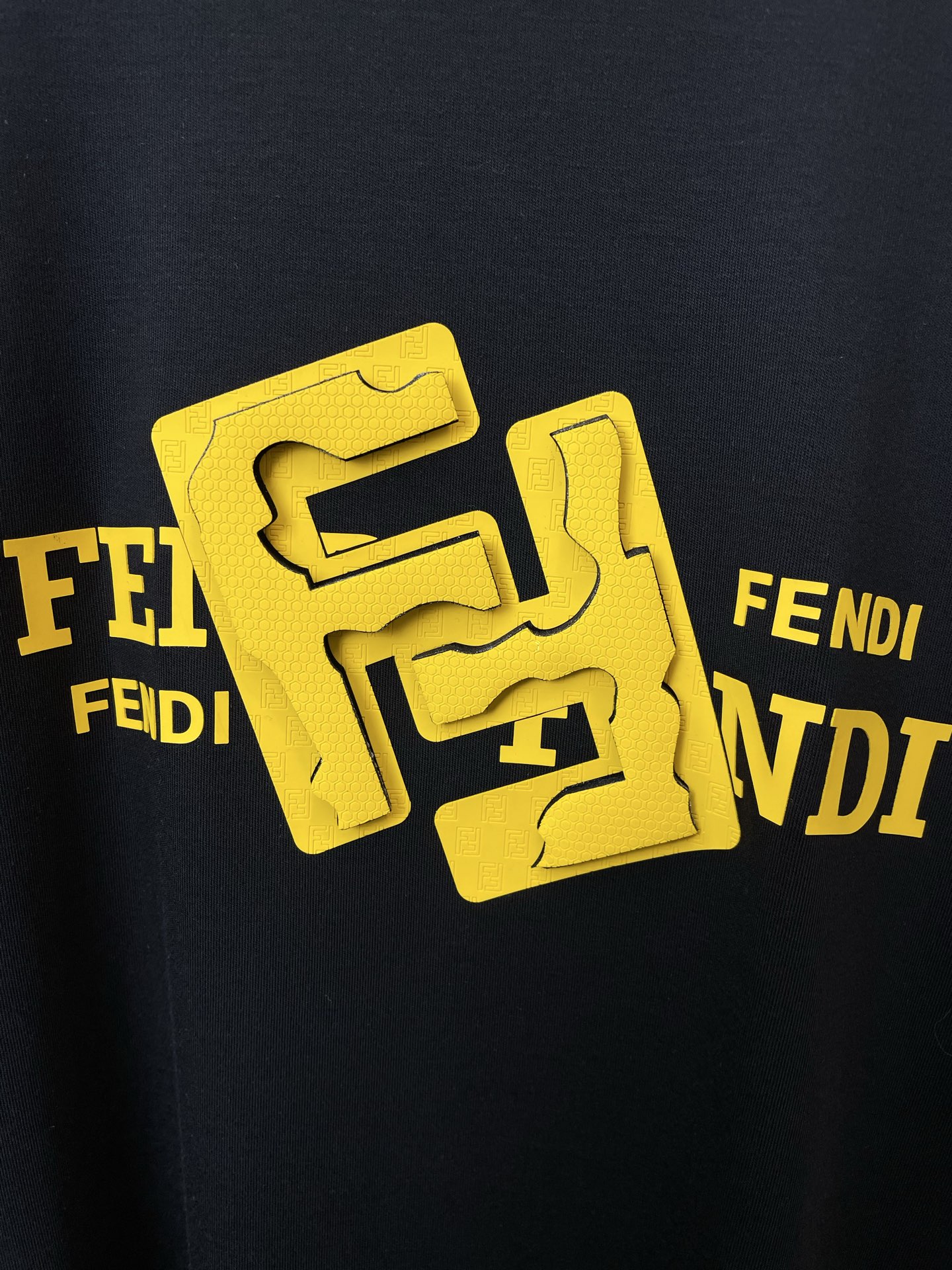 。FENDI芬迪💥独家专供新款原单男士休闲短袖 高端定制 高端版本 时尚百搭爆款⚠️⚠️✨✨进口面料 手