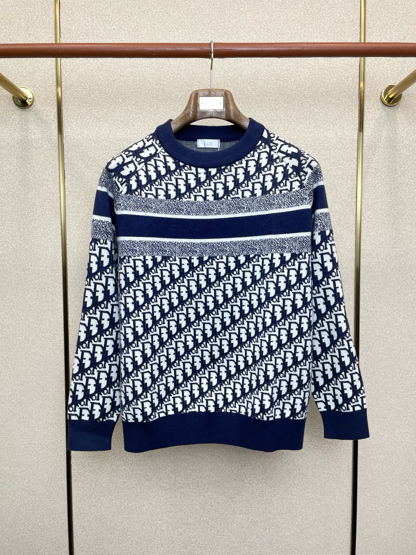 NO:684912,.Dior’s newest and latest fashionable sweater is a must-have. It’s a coat with a classic design and great looks. The quality is impeccable and you can buy it directly due to quality control. It’s a high-end product that can’t be faulted! You can feel its powerful aura through the detailed pictures. It has a remarkable effect of gathering heat and keeping warm, so you don’t have to worry about getting a little chilly! Both fashionable and functional, the whole style looks more luxurious! Size M-3XL,,dior,dior,jackets & coats,sweaters,19860909.Dior迪奥砸锅卖铁都要上的新款最新时尚毛衣 经典设计感与颜值爆棚的外套,品质更是无法挑剔品控可以直接入手,不容过错的高端臻品！通过细节图片便可感受到它强悍的气场,聚温保暖效果显著,完全不用担心会有一点寒意！时尚与功能性兼备,整款显得更加的奢华大气！ 尺码M-3XL,,dior,dior,jackets & coats,sweaters,,Men's clothing