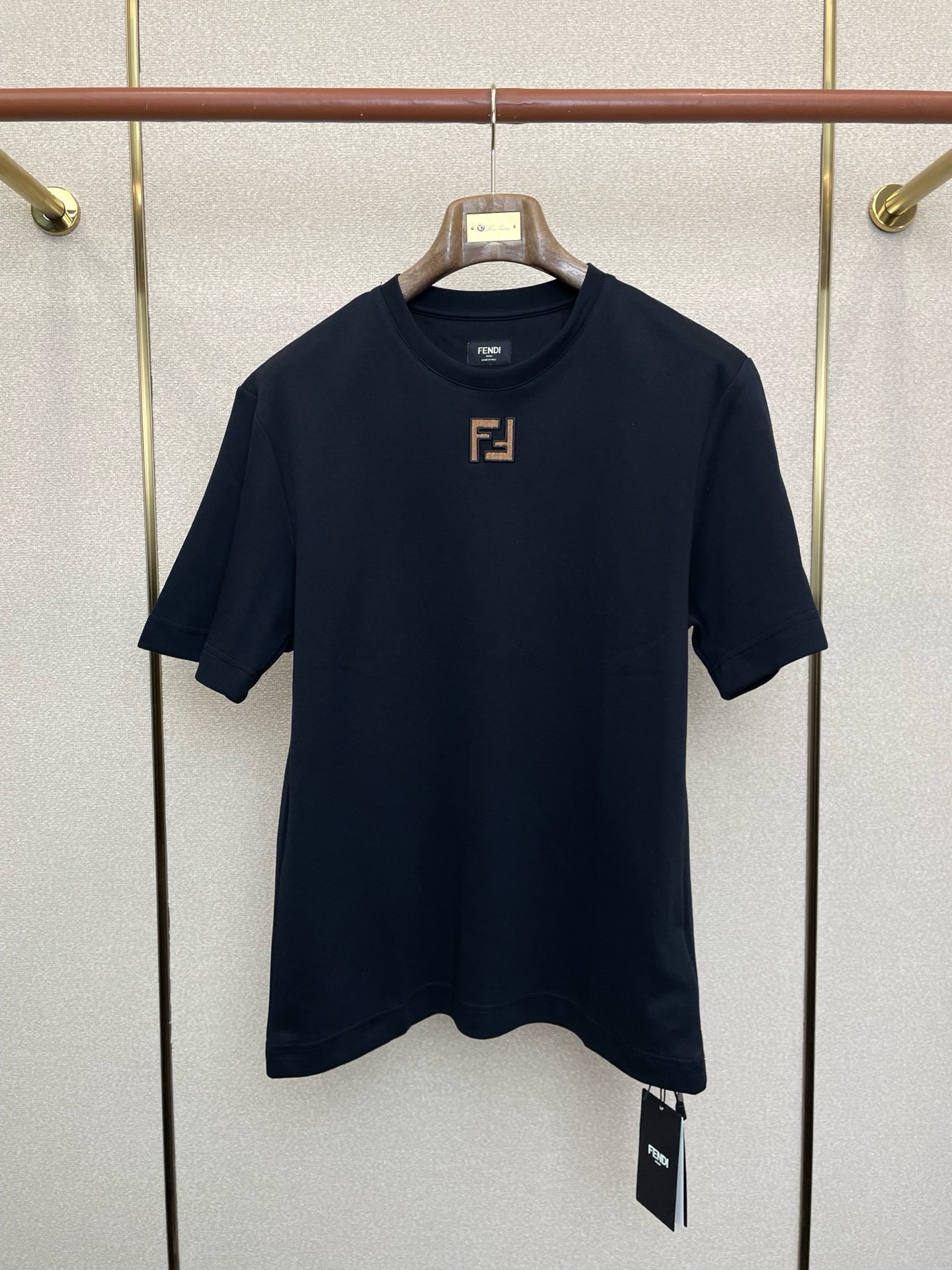 NO:684931,.FENDI Fendi’s new and popular new style original men’s casual short-sleeves. High-end customization. High-end version. Fashionable and versatile imported fabrics. Super soft and delicate feel. Skin-friendly and comfortable to wear. High-end boutique. The upper body is exquisitely made by the factory. A must-have item for men. Three complete standards. Size S-XL,,fendi,fendi, T-shirt,19860909.FENDI芬迪砸锅卖铁都要上的新款新款原单男士休闲短袖 高端定制 高端版本 时尚百搭爆款进口面料 手感超柔软细腻 穿着亲肤舒适 高端精品 代工厂精细做上身非常赞 男士必备单品 三标齐全 码数S-XL,,fendi,fendi,T-shirt,,Men's clothing