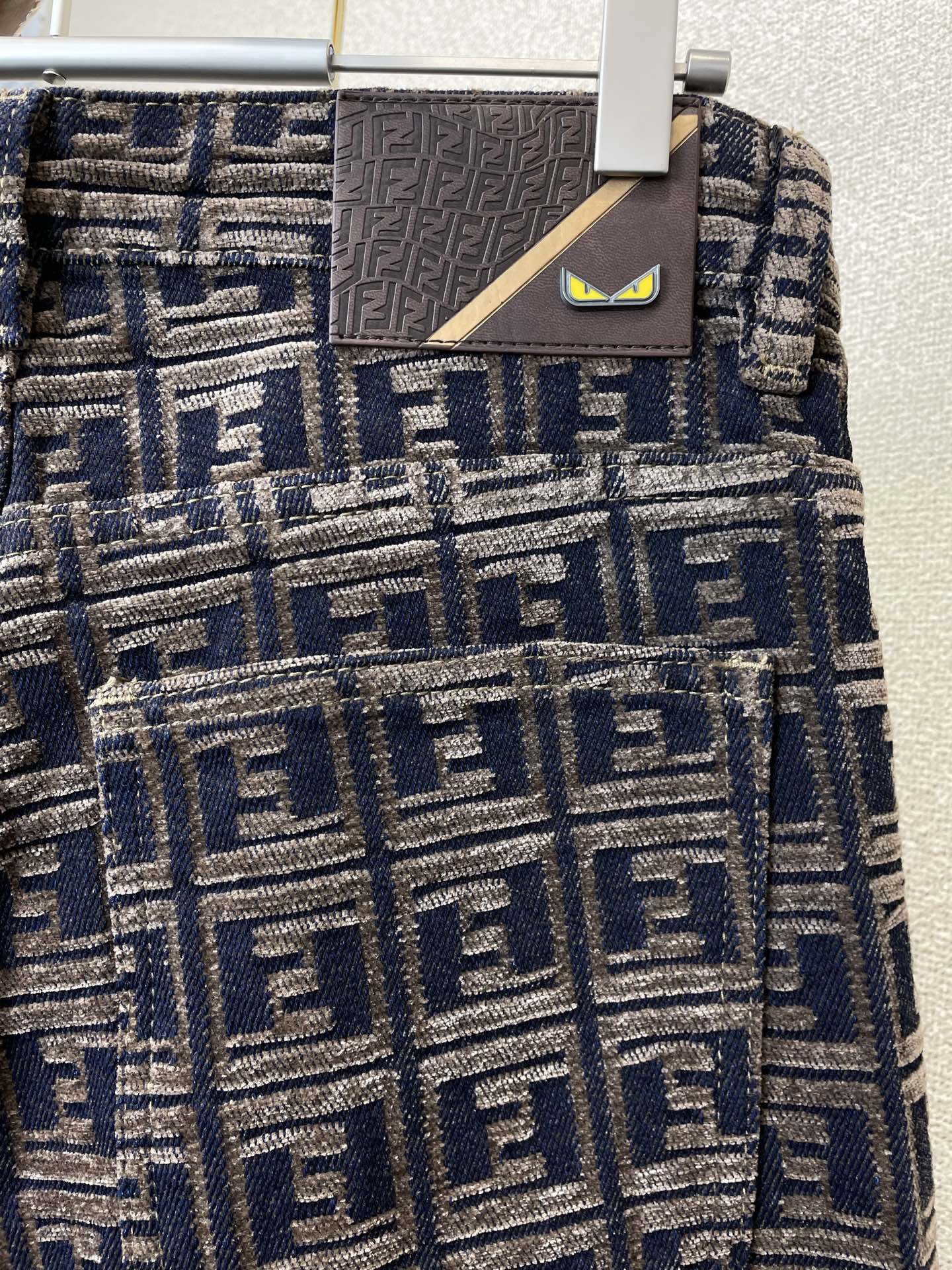 。FENDI芬迪💥独家专供新款休闲牛仔裤👖高端版本！专柜定制面料 透气舒适度高，细节无可挑剔，品牌元素设