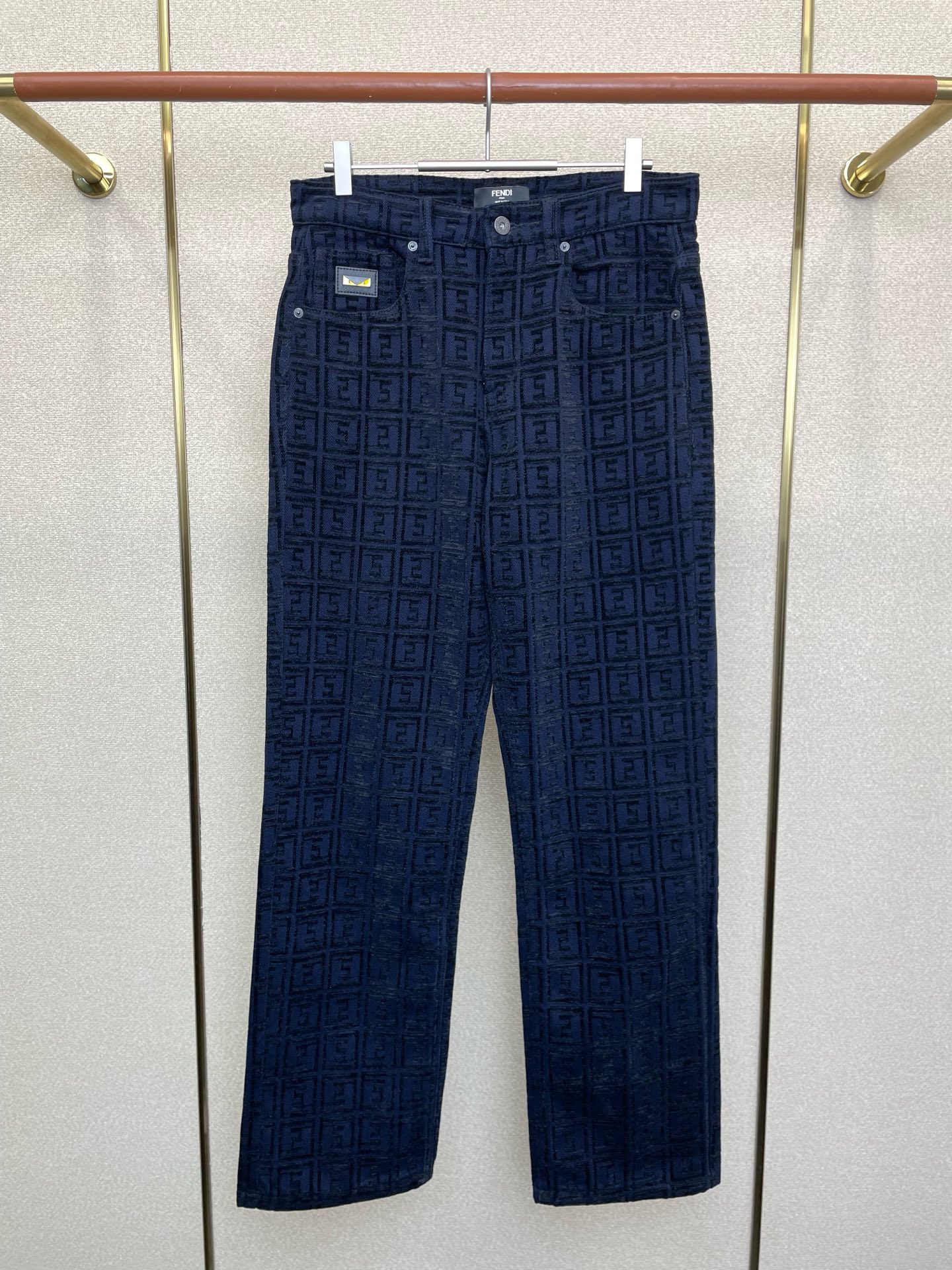 NO:684881,.FENDI Fendi’s new high-end version of casual jeans is a must-have!  Custom-made fabrics at the counter are highly breathable and comfortable, with impeccable details and brand element design concepts, reflecting high quality. It feels delicate and soft!  It presents a casual cut and the upper body shape is awesome!  Code number 28-38 (no 35.37),,fendi,fendi,jeans,19860909.FENDI芬迪砸锅卖铁都要上的新款新款休闲牛仔裤高端版本！专柜定制面料 透气舒适度高,细节无可挑剔,品牌元素设计理念,体现高品质.手感细腻柔软！呈现休闲裁剪,上身版型超赞！码数28-38（无35.37）,,fendi,fendi,jeans,,Men's clothing