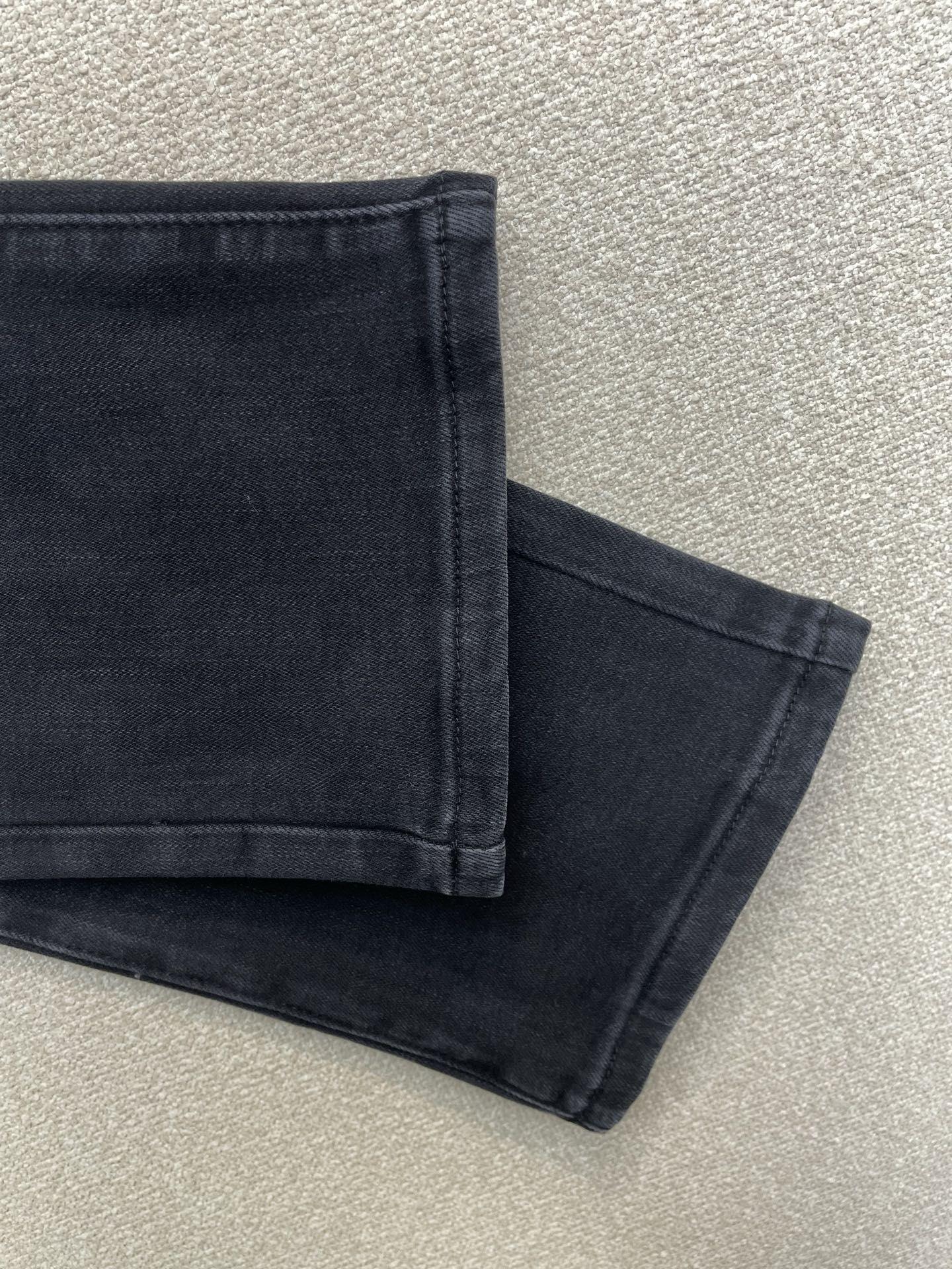 。Louis Vuitton路易威登💥独家专供新款休闲牛仔裤👖高端版本！专柜定制面料 透气舒适度高，细节