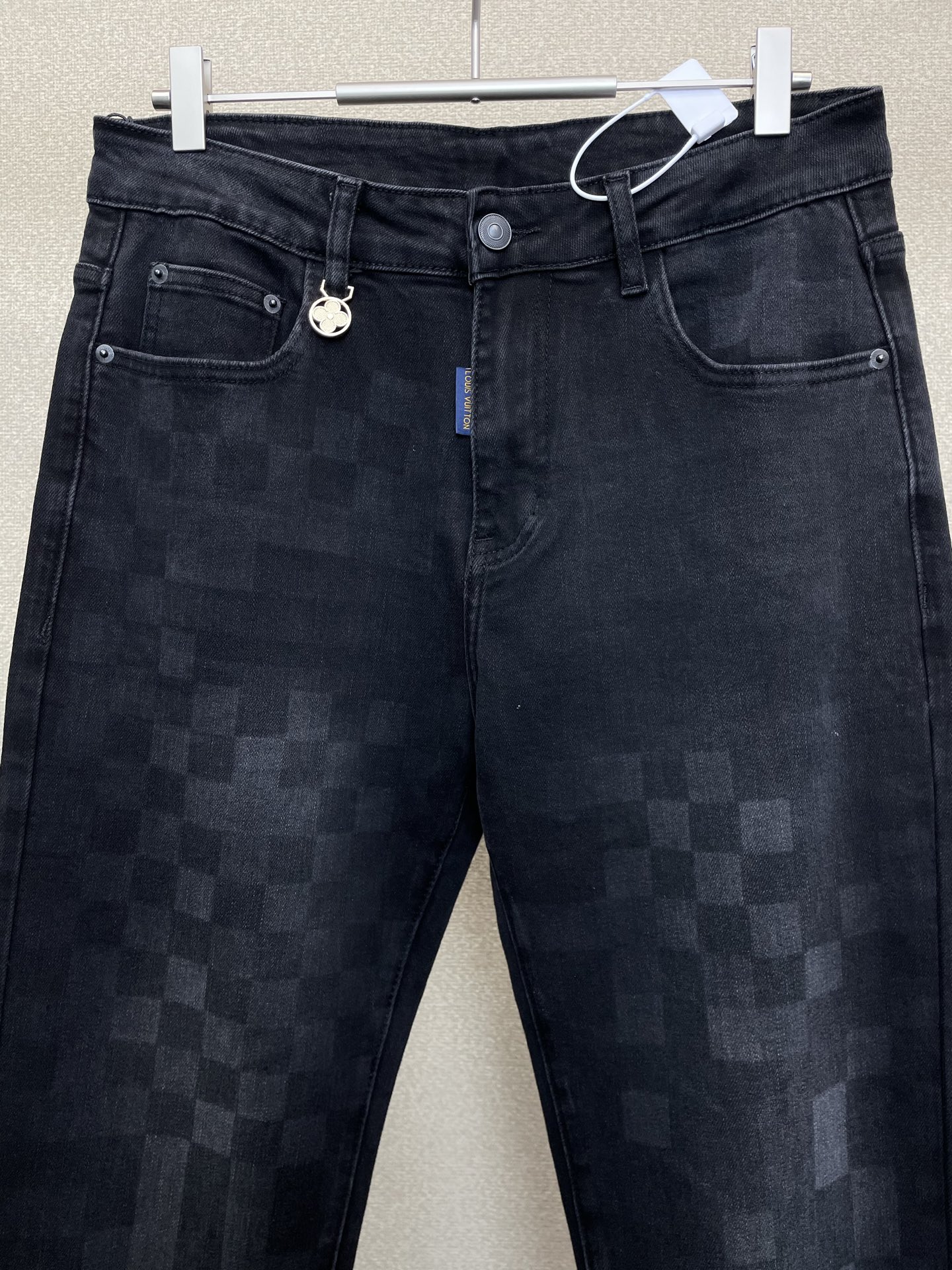 。Louis Vuitton路易威登💥独家专供新款休闲牛仔裤👖高端版本！专柜定制面料 透气舒适度高，细节