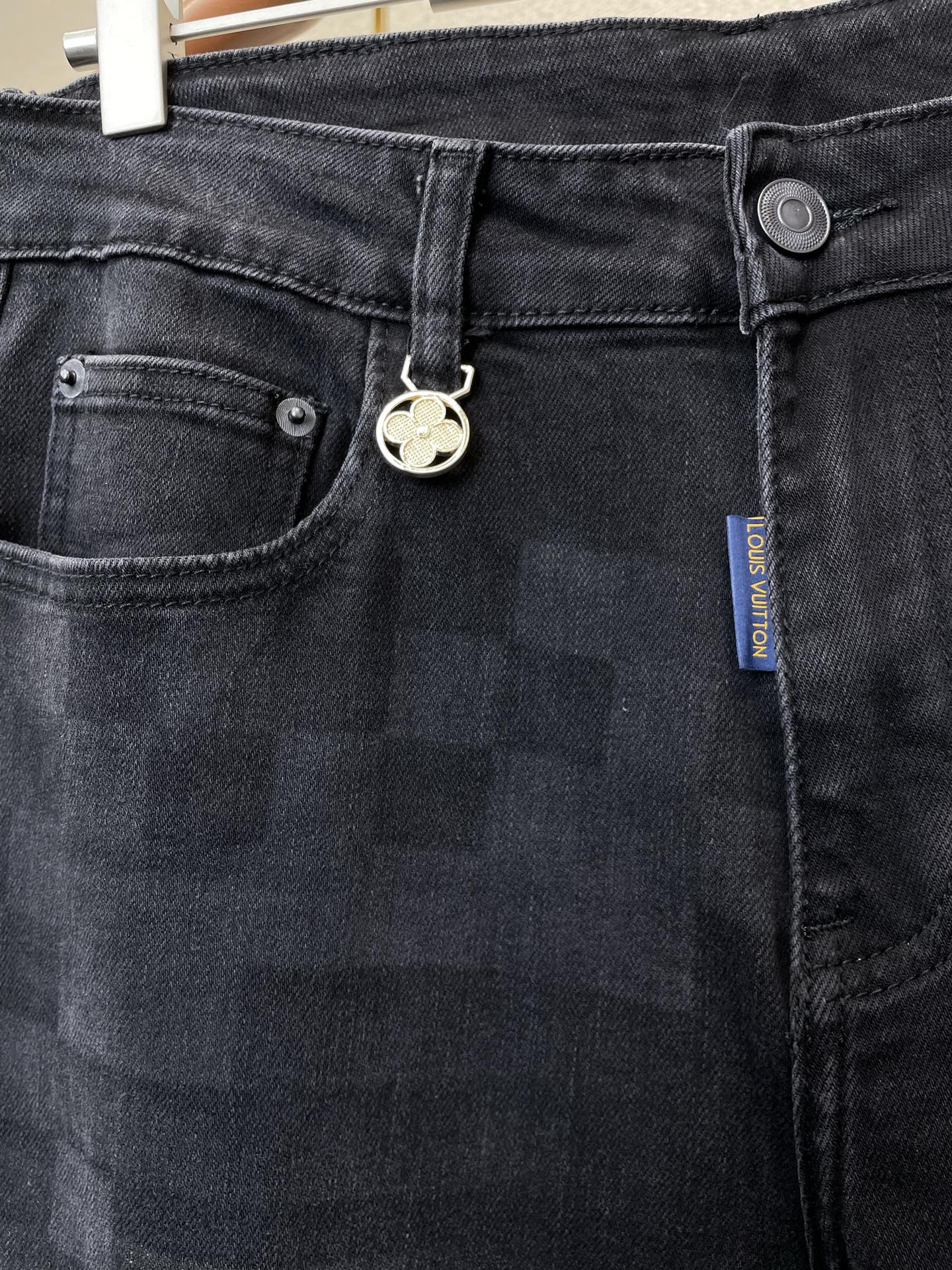 。Louis Vuitton路易威登💥独家专供新款休闲牛仔裤👖高端版本！专柜定制面料 透气舒适度高，细节