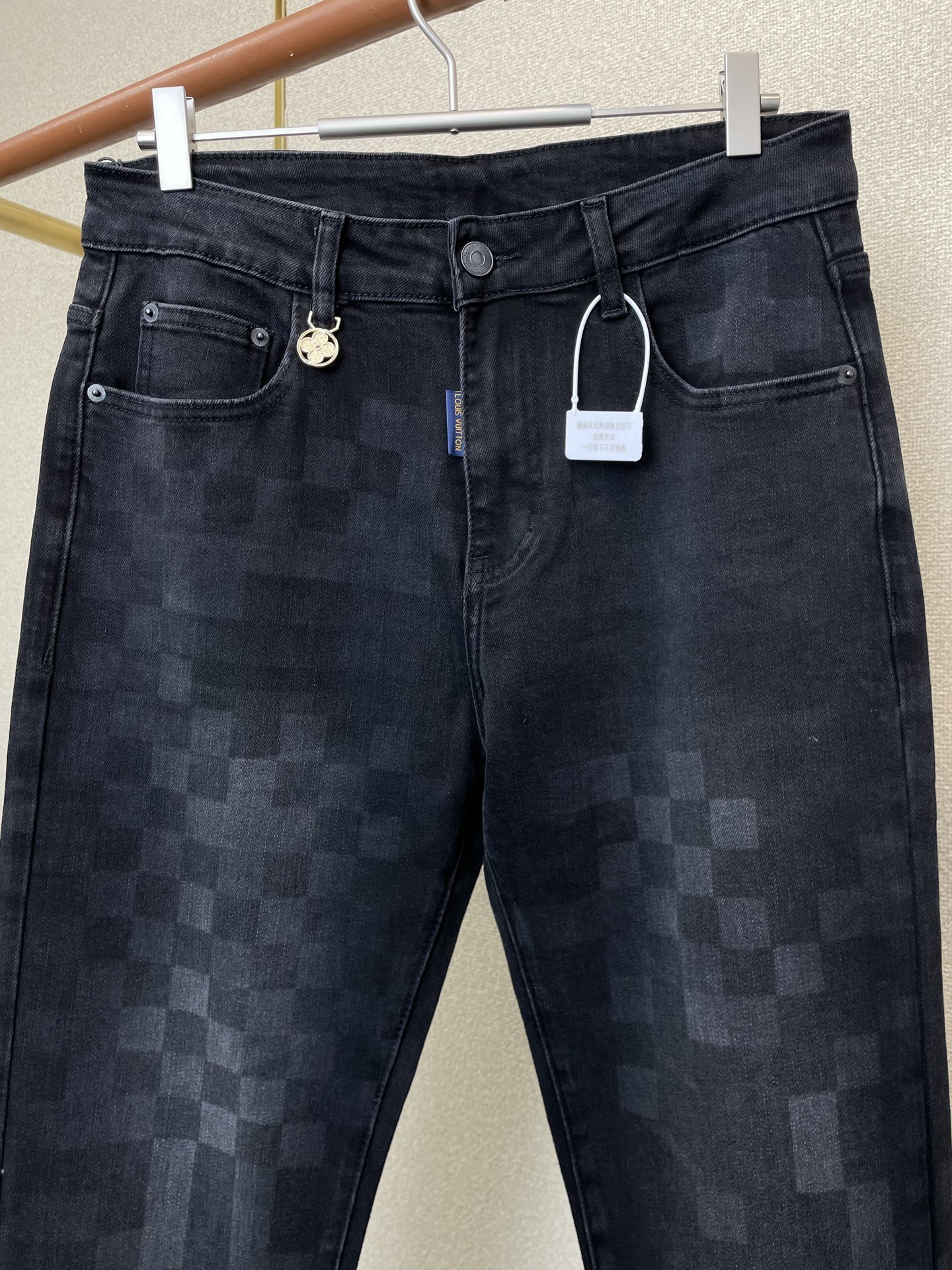 。Louis Vuitton路易威登💥独家专供新款休闲牛仔裤👖高端版本！专柜定制面料 透气舒适度高，细节