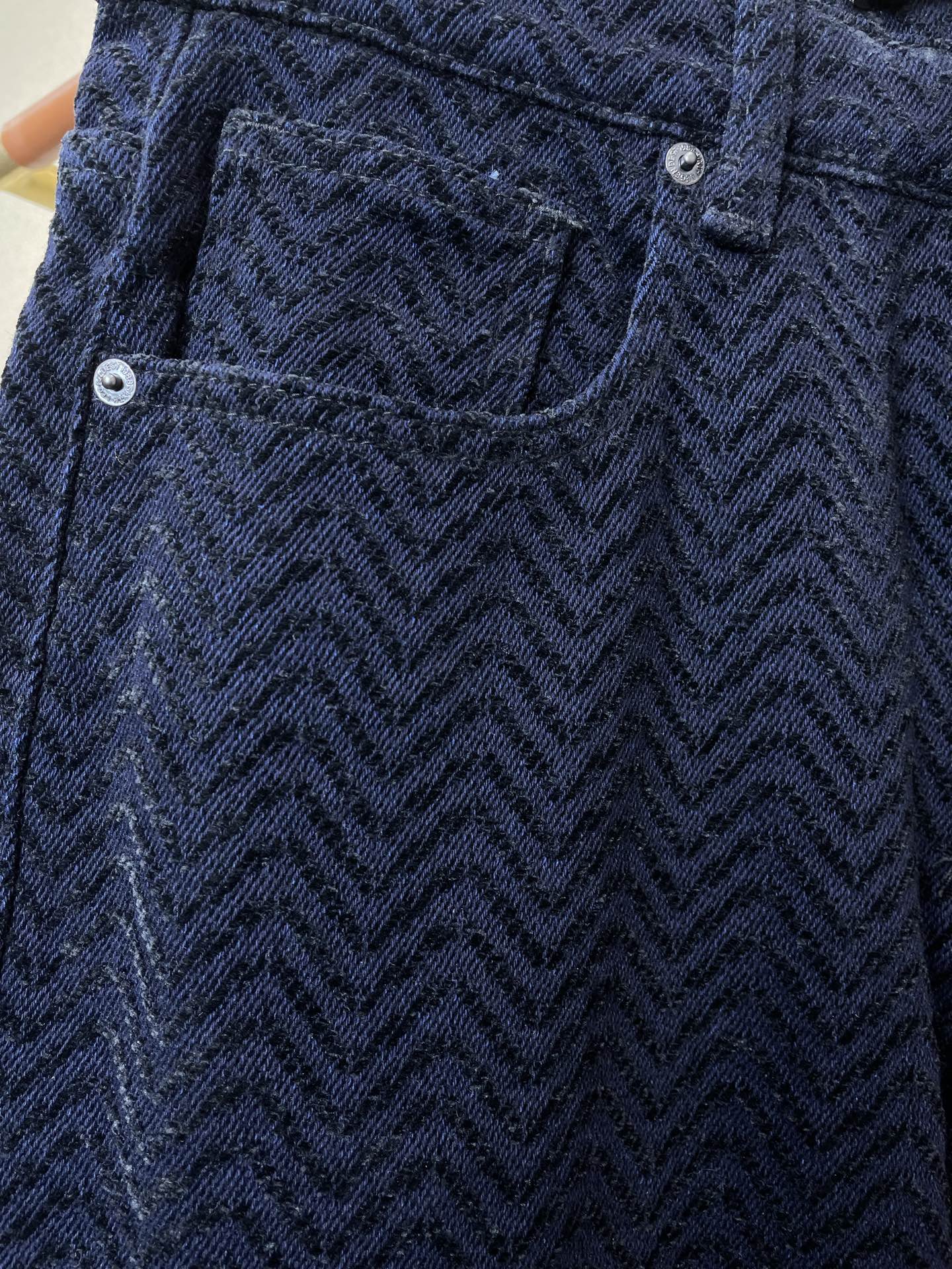 。ARMANI阿玛尼💥独家专供新款休闲牛仔裤👖高端版本！专柜定制面料 透气舒适度高，细节无可挑剔，品牌元