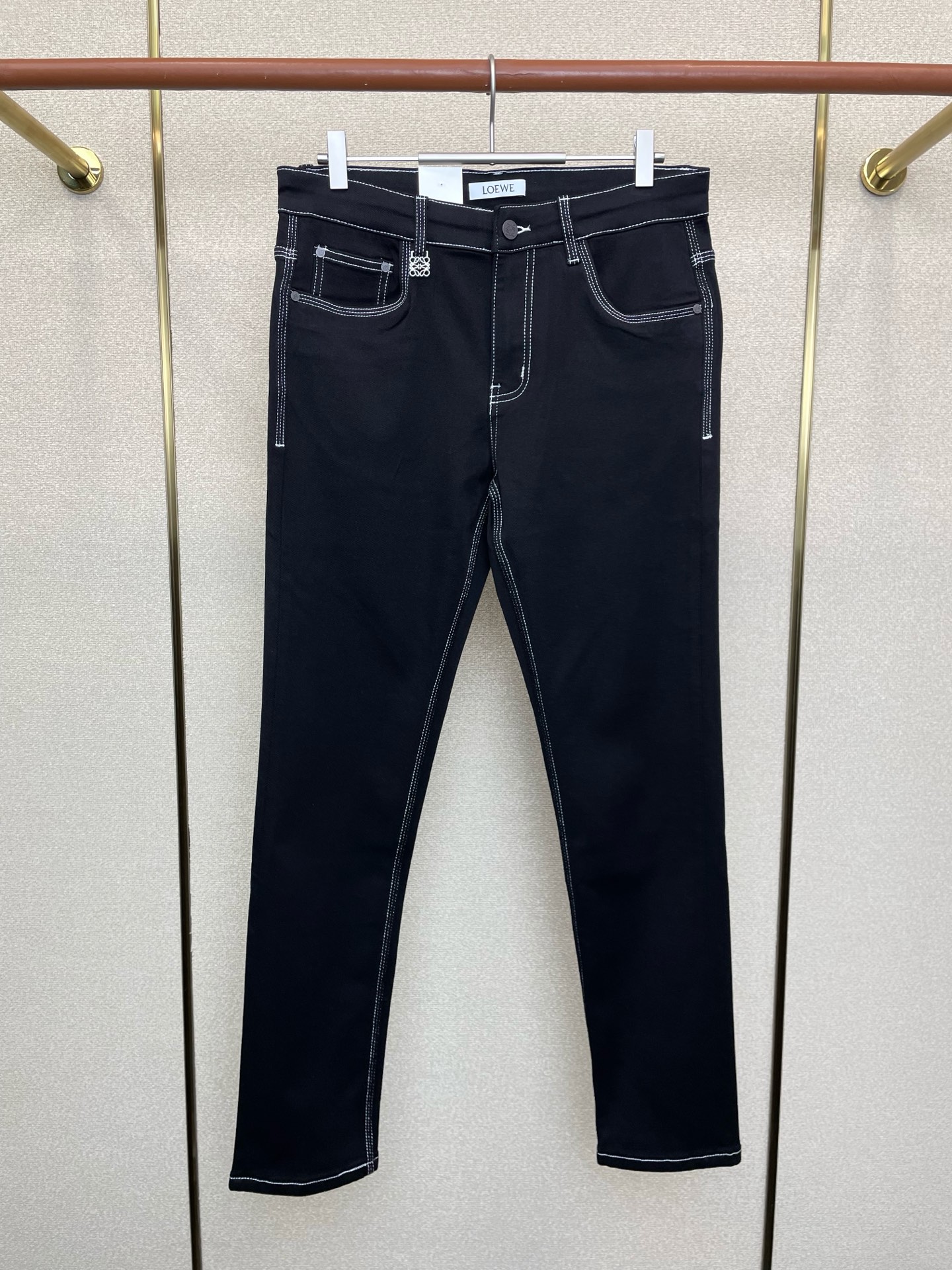 。LOEWE罗意威💥独家专供新款休闲牛仔裤👖高端版本！专柜定制面料 透气舒适度高，细节无可挑剔，品牌元素