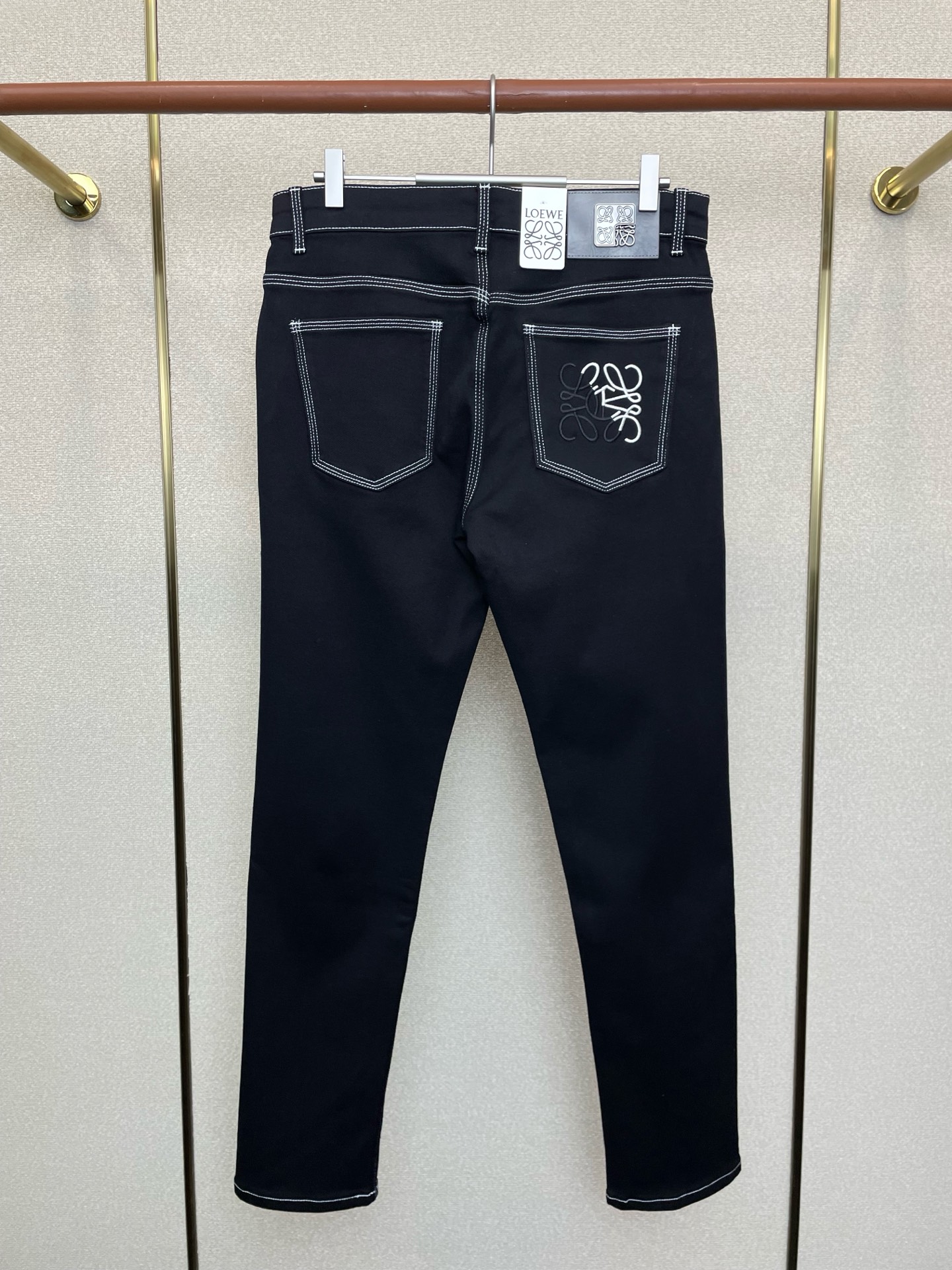 。LOEWE罗意威💥独家专供新款休闲牛仔裤👖高端版本！专柜定制面料 透气舒适度高，细节无可挑剔，品牌元素