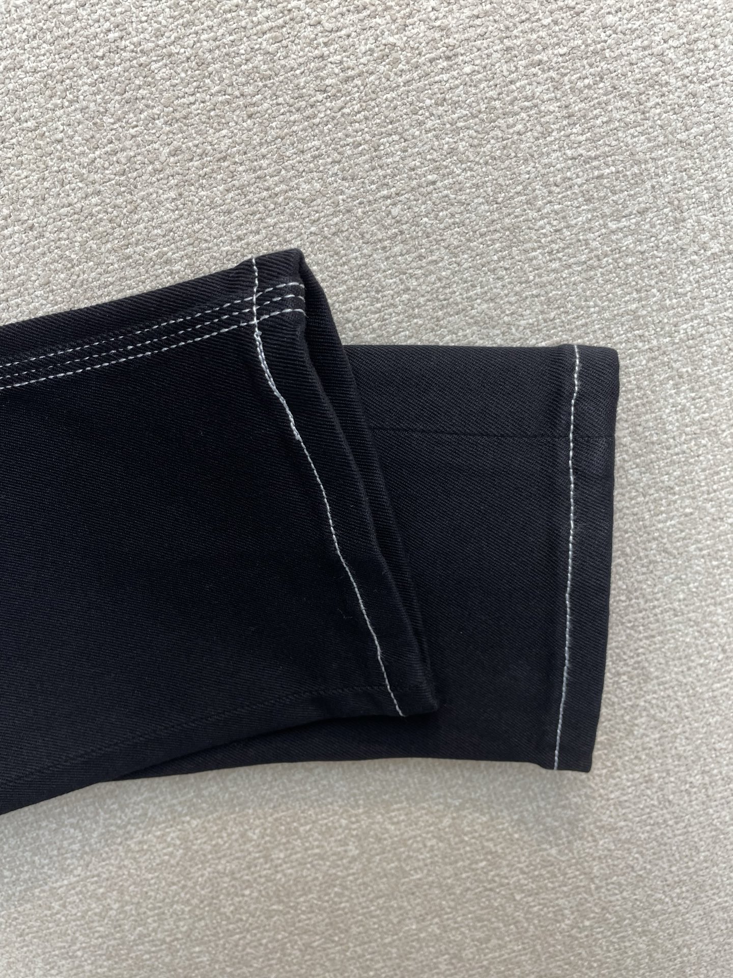 。LOEWE罗意威💥独家专供新款休闲牛仔裤👖高端版本！专柜定制面料 透气舒适度高，细节无可挑剔，品牌元素