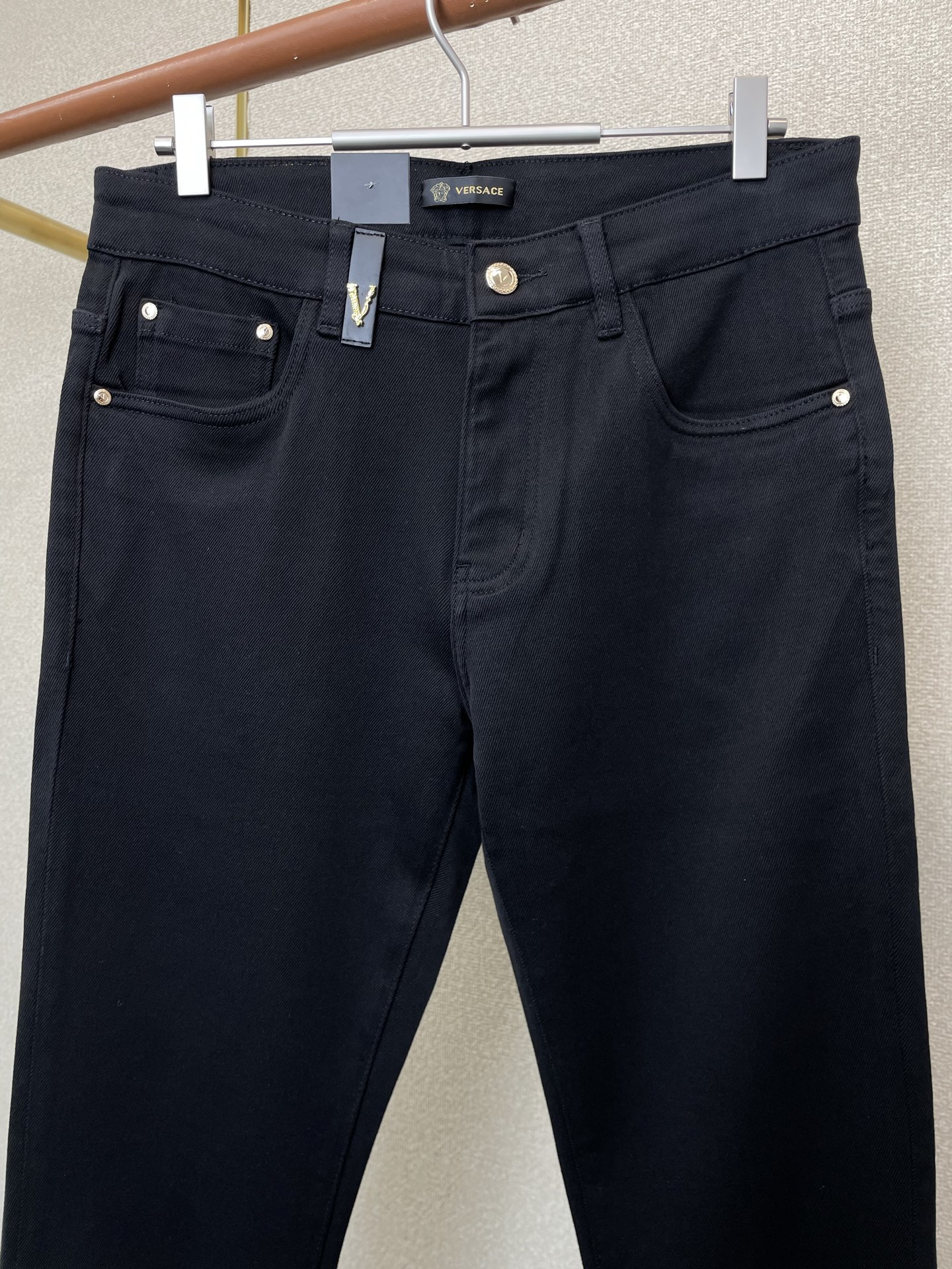 。VERSACE范思哲💥独家专供新款休闲牛仔裤👖高端版本！专柜定制面料 透气舒适度高，细节无可挑剔，品牌