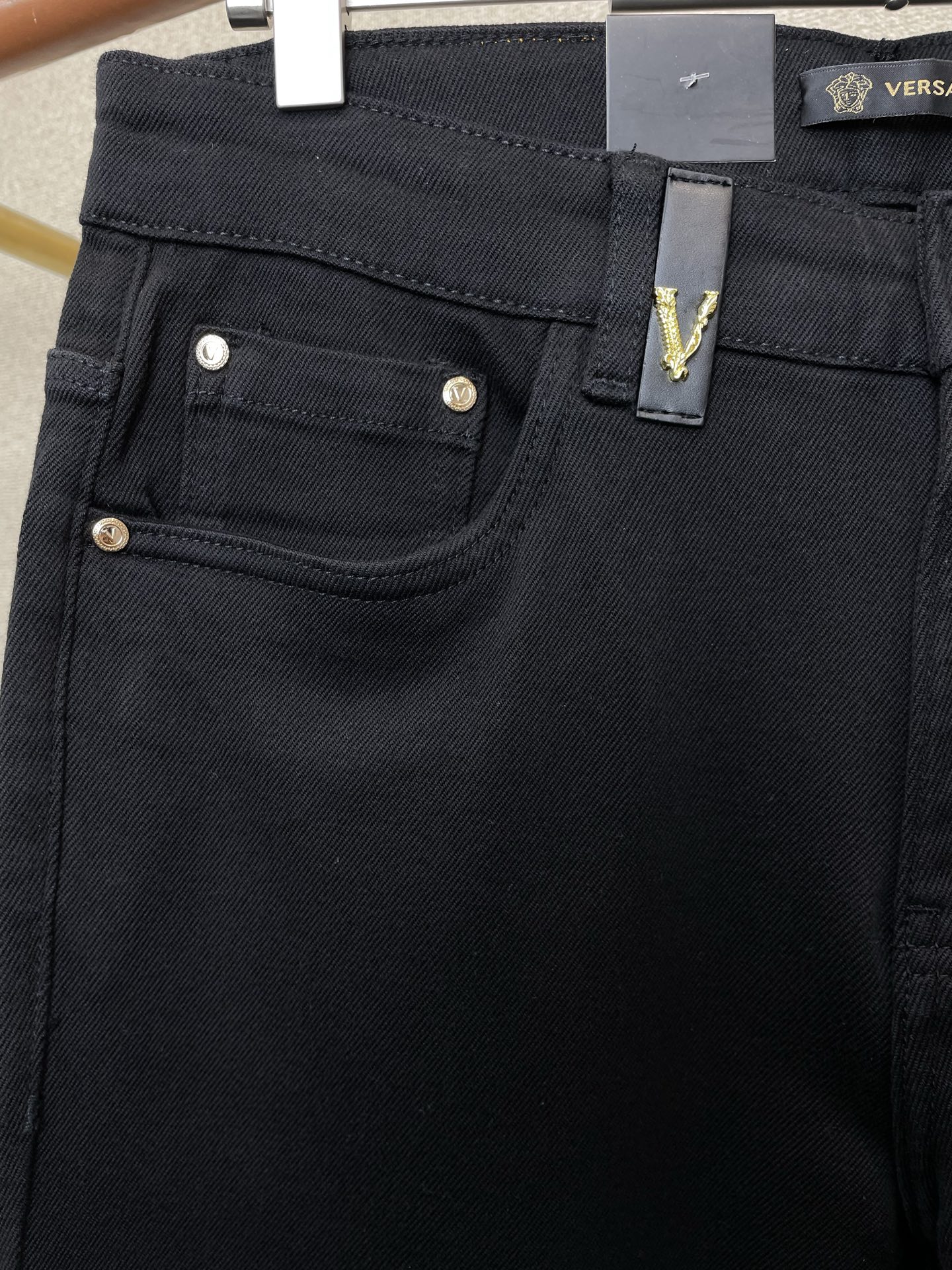 。VERSACE范思哲💥独家专供新款休闲牛仔裤👖高端版本！专柜定制面料 透气舒适度高，细节无可挑剔，品牌