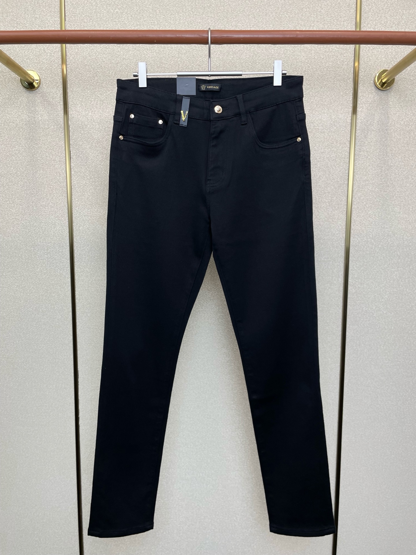 。VERSACE范思哲💥独家专供新款休闲牛仔裤👖高端版本！专柜定制面料 透气舒适度高，细节无可挑剔，品牌