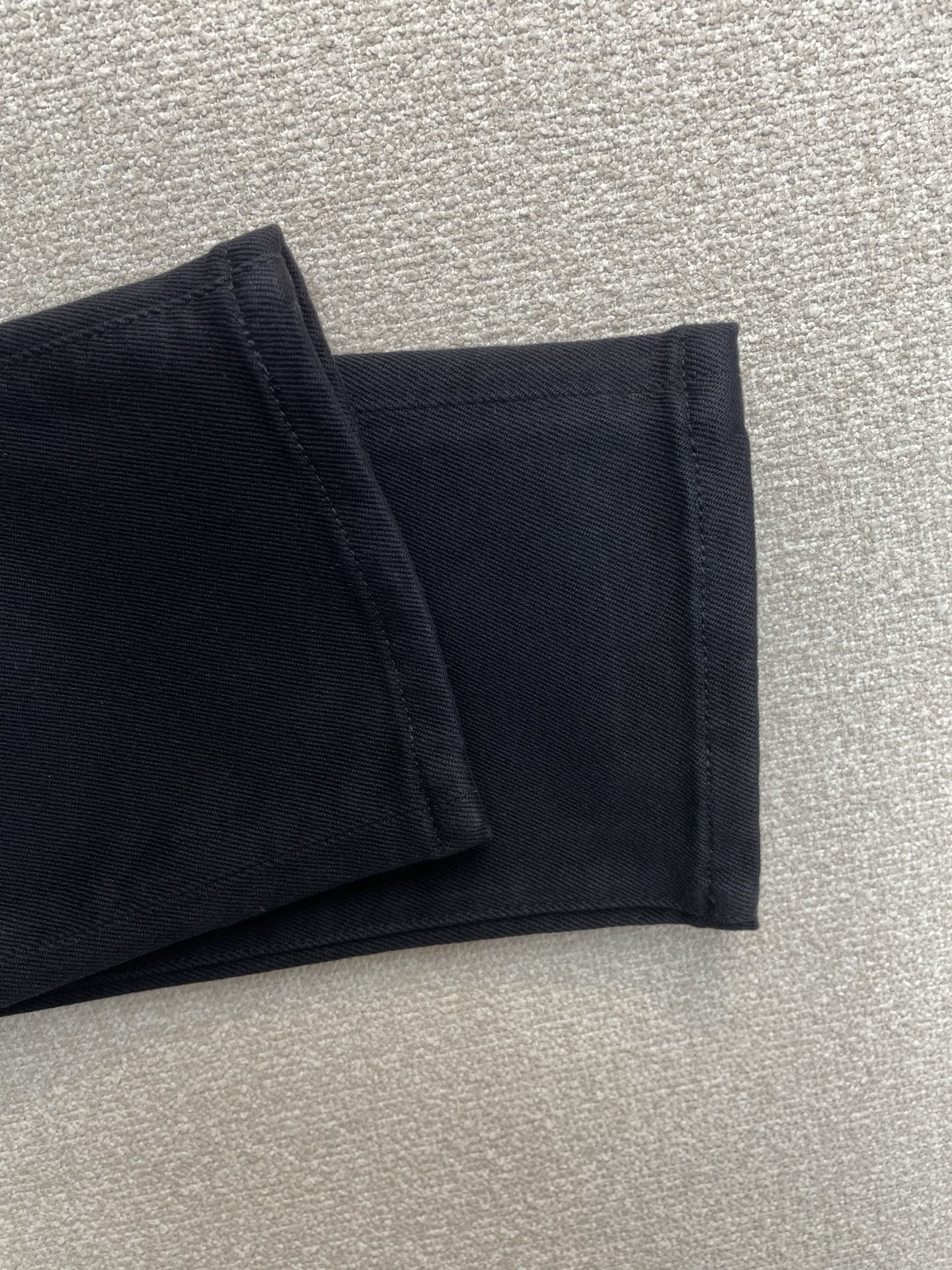 。VERSACE范思哲💥独家专供新款休闲牛仔裤👖高端版本！专柜定制面料 透气舒适度高，细节无可挑剔，品牌