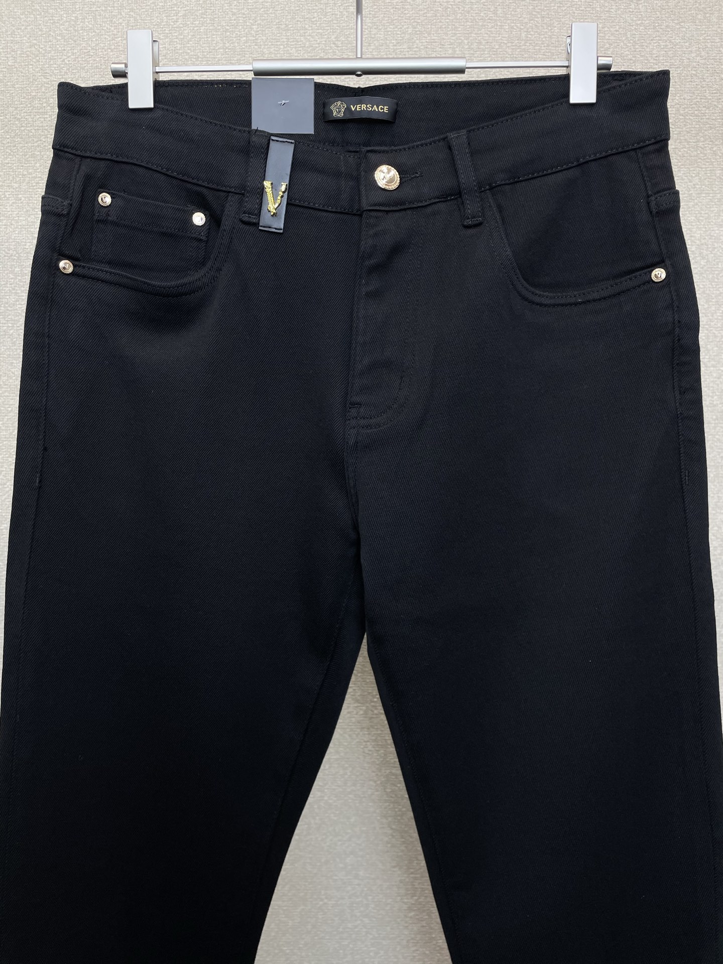 。VERSACE范思哲💥独家专供新款休闲牛仔裤👖高端版本！专柜定制面料 透气舒适度高，细节无可挑剔，品牌