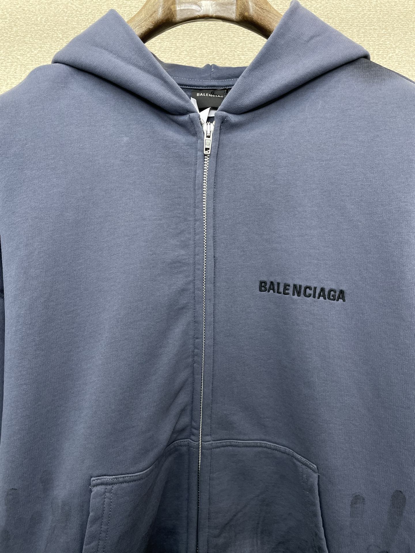 。Balenciaga巴黎世家💥独家专供最新时尚连帽拉链卫衣 字母刺绣拉链卫衣 经典设计感与颜值爆棚的外