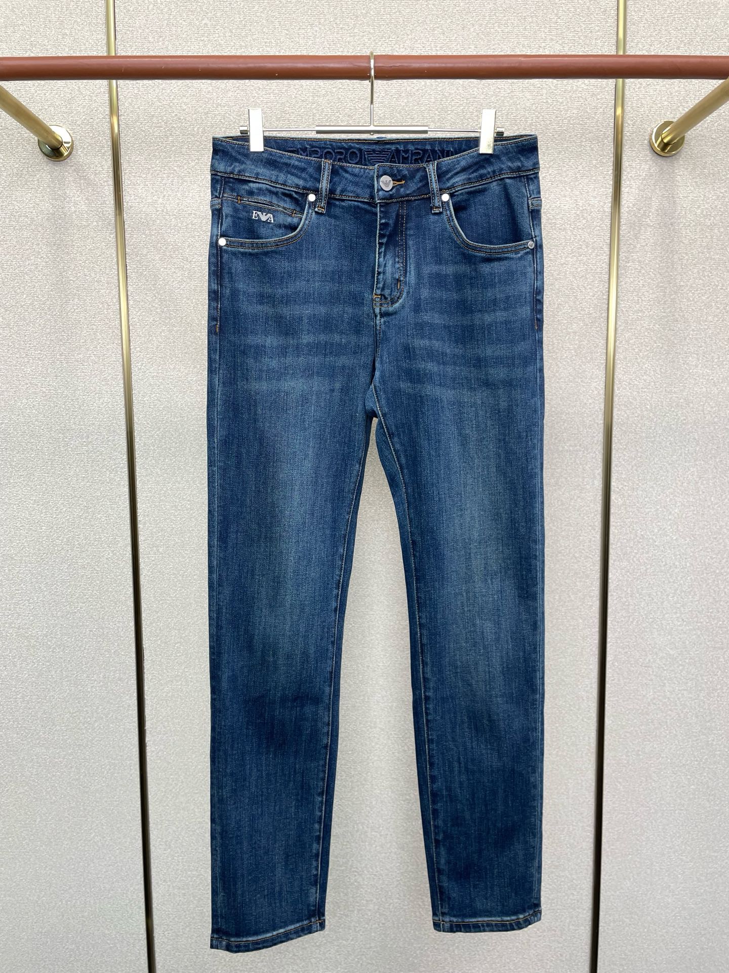 。ARMANI阿玛尼💥独家专供新款休闲牛仔裤👖高端版本！专柜定制面料 透气舒适度高，细节无可挑剔，品牌元