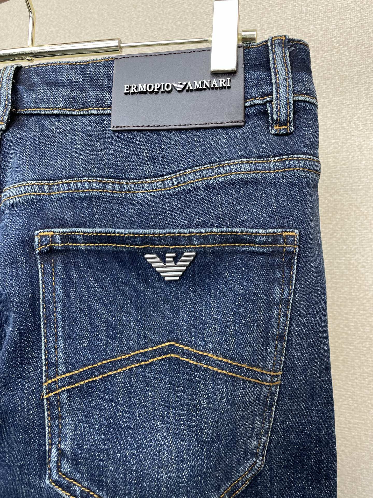 。ARMANI阿玛尼💥独家专供新款休闲牛仔裤👖高端版本！专柜定制面料 透气舒适度高，细节无可挑剔，品牌元